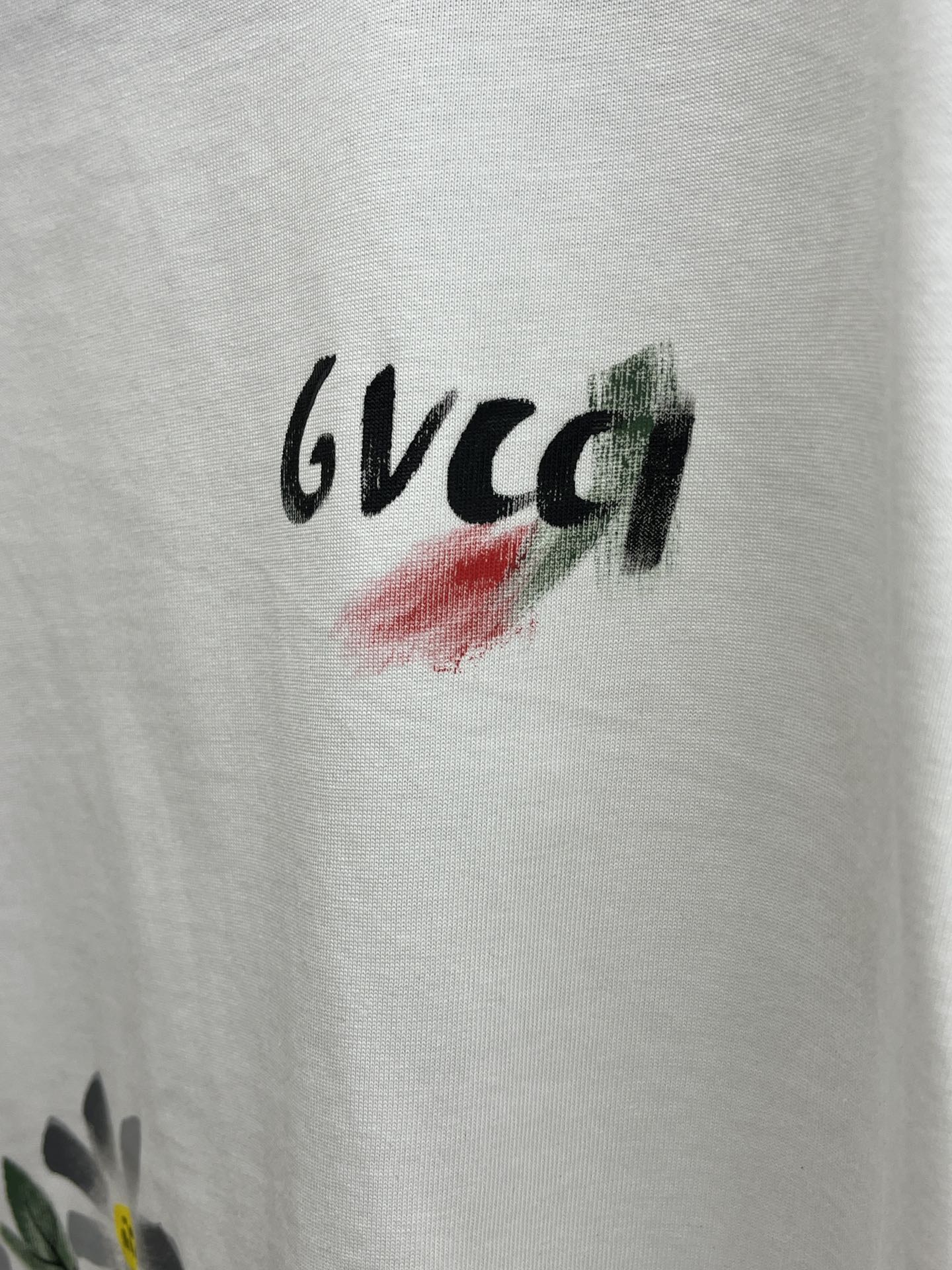 新款   Guc 🔥🔥高定面料 玉蚕丝般的丝滑 2025春夏新品上市🍃时尚经典圆领短袖👍🏻时尚单品设计，
