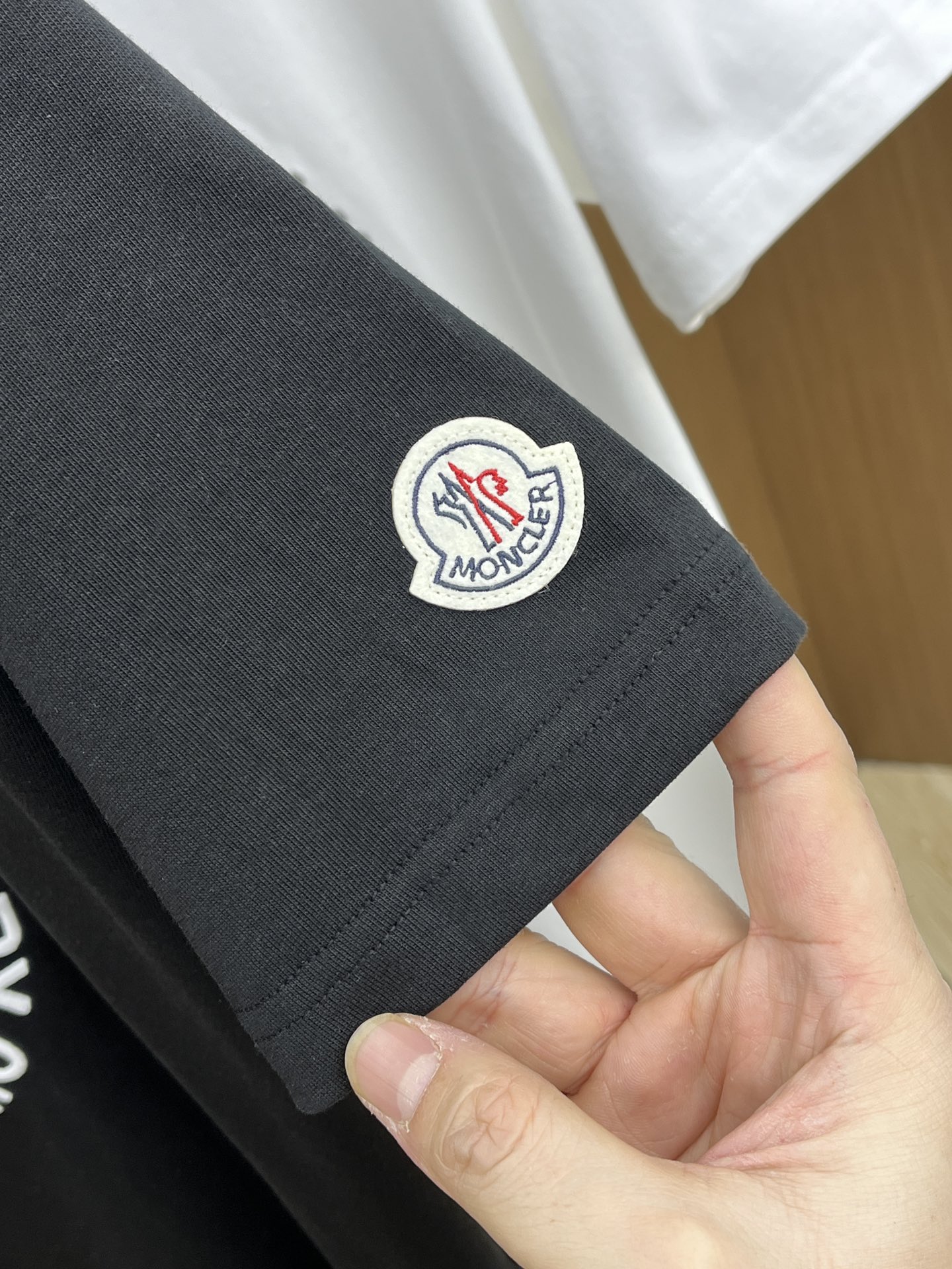 新款   Mon 🔥🔥高定面料 玉蚕丝般的丝滑 2025春夏新品上市🍃时尚经典圆领短袖👍🏻时尚单品设计，