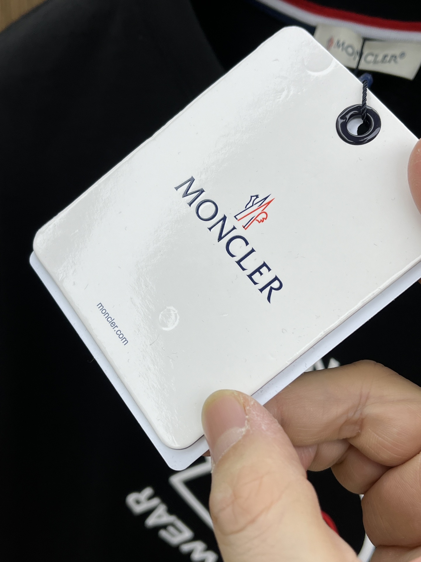 新款   Mon 🔥🔥高定面料 玉蚕丝般的丝滑 2025春夏新品上市🍃时尚经典圆领短袖👍🏻时尚单品设计，
