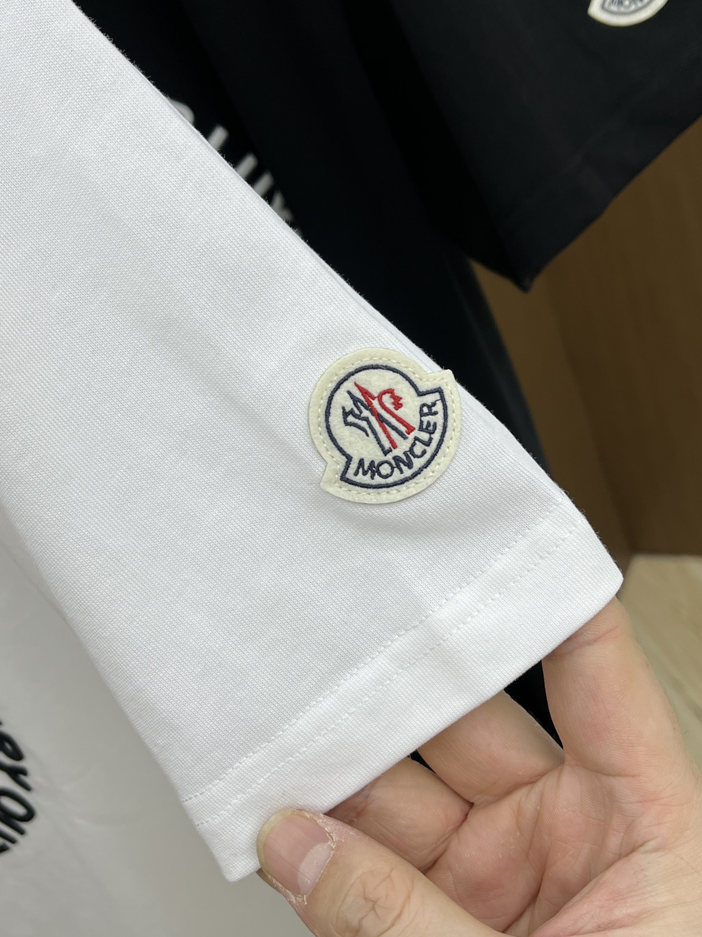 新款   Mon 🔥🔥高定面料 玉蚕丝般的丝滑 2025春夏新品上市🍃时尚经典圆领短袖👍🏻时尚单品设计，