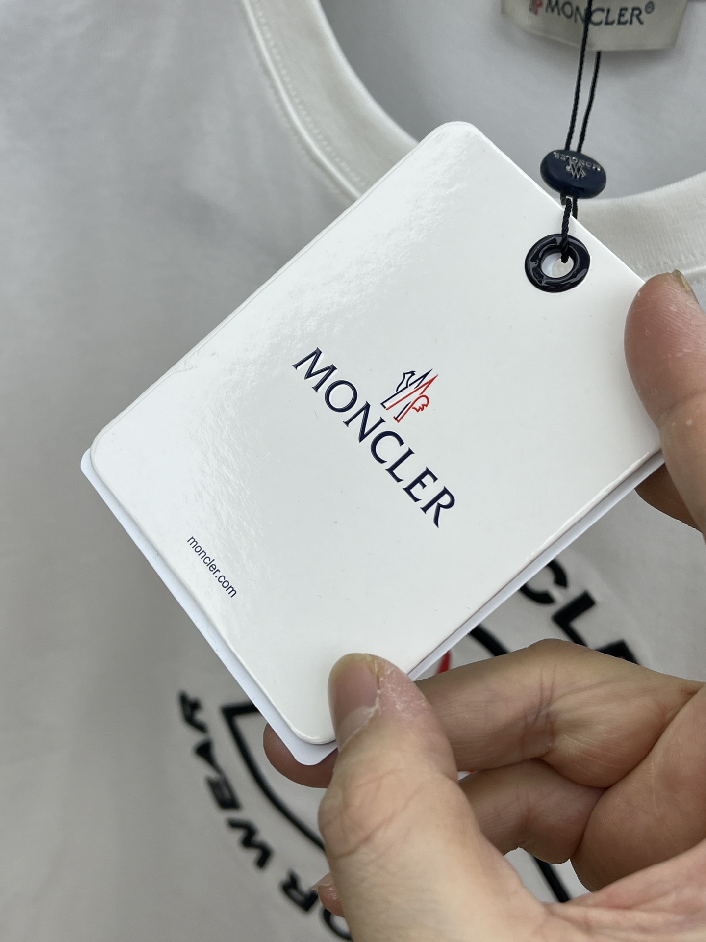 新款   Mon 🔥🔥高定面料 玉蚕丝般的丝滑 2025春夏新品上市🍃时尚经典圆领短袖👍🏻时尚单品设计，