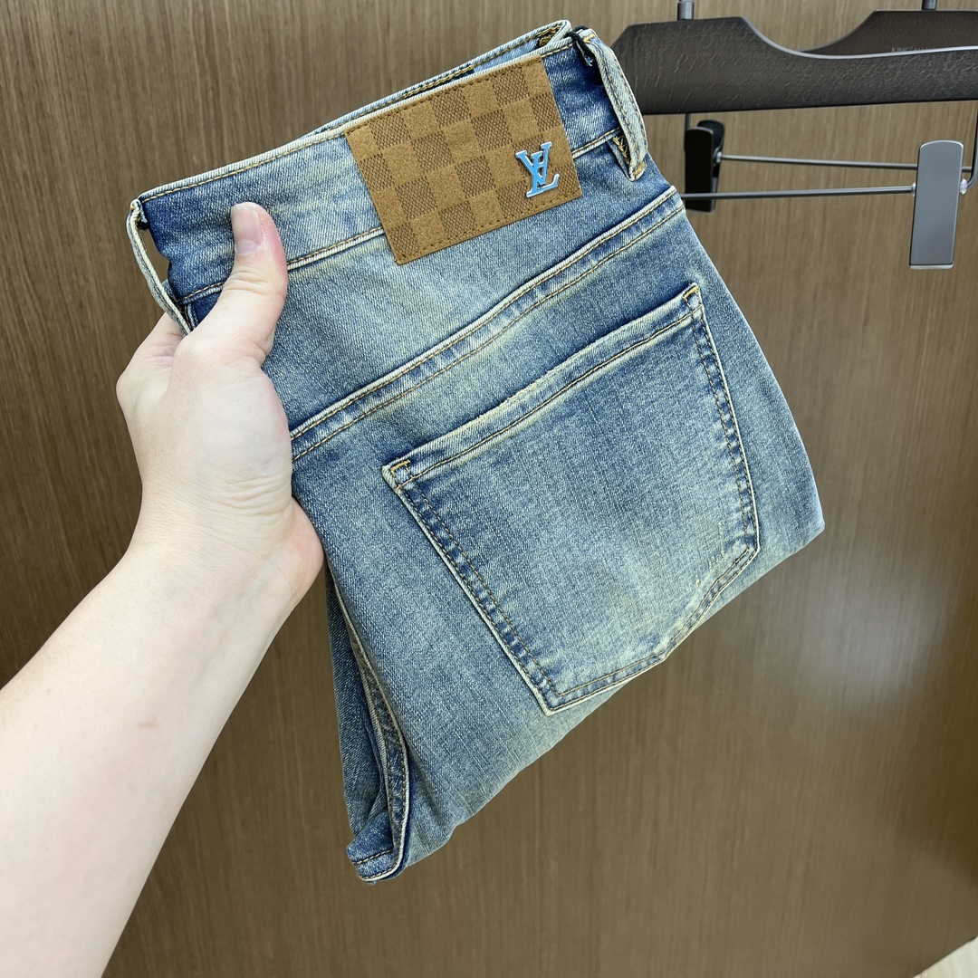 NO:116725,New LV high-end customization Ss early spring new original single hot jeans super customization original hardware super heavy industry craftsmanship excellent style, impeccable details!  The style is not picky, it is very high-end, and the good products are not waiting for everyone. If you like it, hurry up and start fjh Size: 28-38 If you order without 37, please report your waist circumference, louis vuitton, jeans, alexander wang19860909新款 LV 高端定制 Ss早春新款原单爆款牛仔裤 超级定制款 原版五金 超级重工工艺 版型超赞,细节做工无可挑剔！款式不挑人,特别高档,好货不等人,看中赶紧下手fjh 尺码:28-38 无37下单请报腰围,,louis vuitton,jeans,alexander wang,Men's clothing