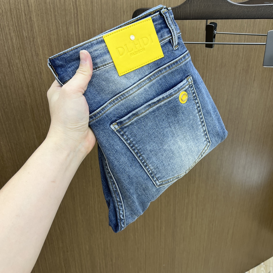 NO:116746,New Guc High-end Customization Ss Early Spring New Original Single Hot Jeans Super Customization Original Hardware Super Heavy Industry Technology Excellent Stylish, Improper Details and Impeccable!  The style is not picky, it is very high-end, and the good products are not waiting for everyone. If you like it, hurry up and start fjh Size: 28-38 If you don’t have 37 orders, please report your waistline, gucci, jeans, alexander wang19860909新款 Guc 高端定制 Ss早春新款原单爆款牛仔裤 超级定制款 原版五金 超级重工工艺 版型超赞,细节做工无可挑剔！款式不挑人,特别高档,好货不等人,看中赶紧下手fjh 尺码:28-38 无37下单请报腰围,,gucci,jeans,alexander wang,Men's clothing