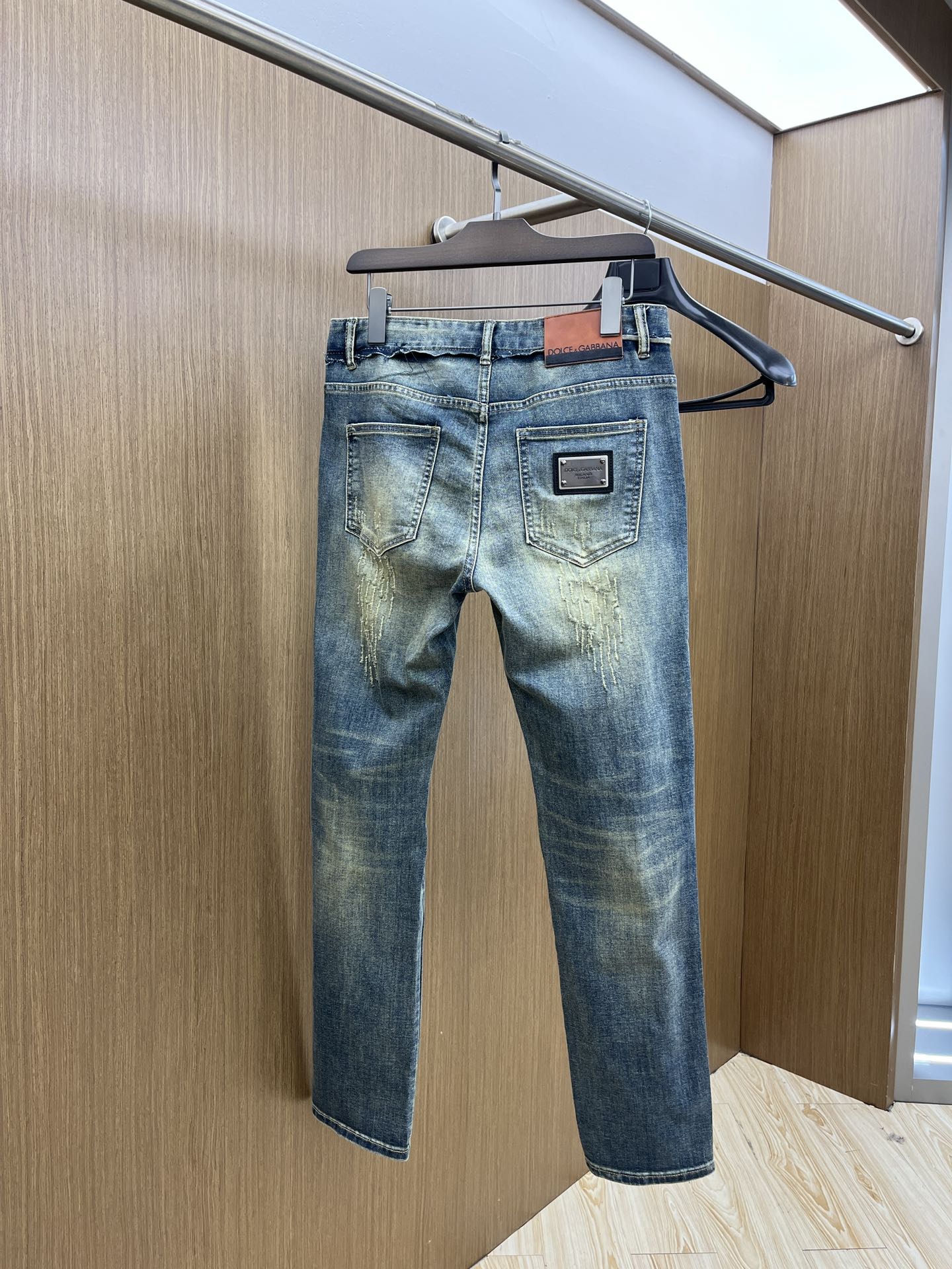   DG 🔥/ss😘春夏爆款新品 秋冬牛仔裤🆕柔软亲肤面料 重工定位洗水 专柜限量款 奢华感订制头层皮铭
