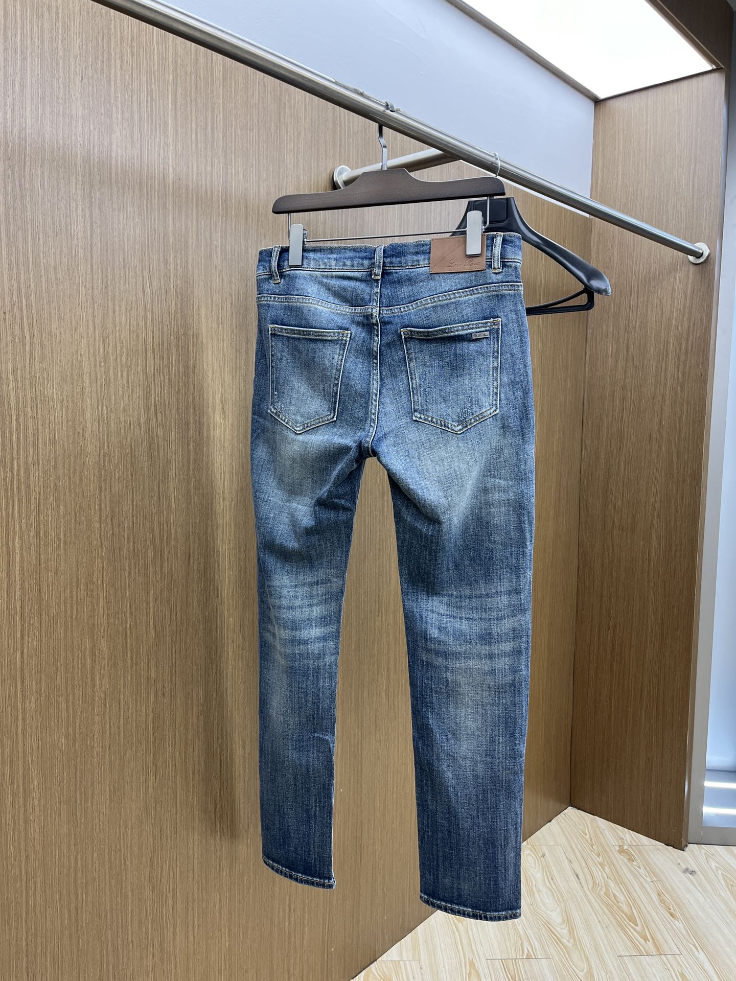  lP。🔥/ss😘春夏爆款新品 秋冬牛仔裤🆕柔软亲肤面料 重工定位洗水 专柜限量款 奢华感订制头层皮铭牌