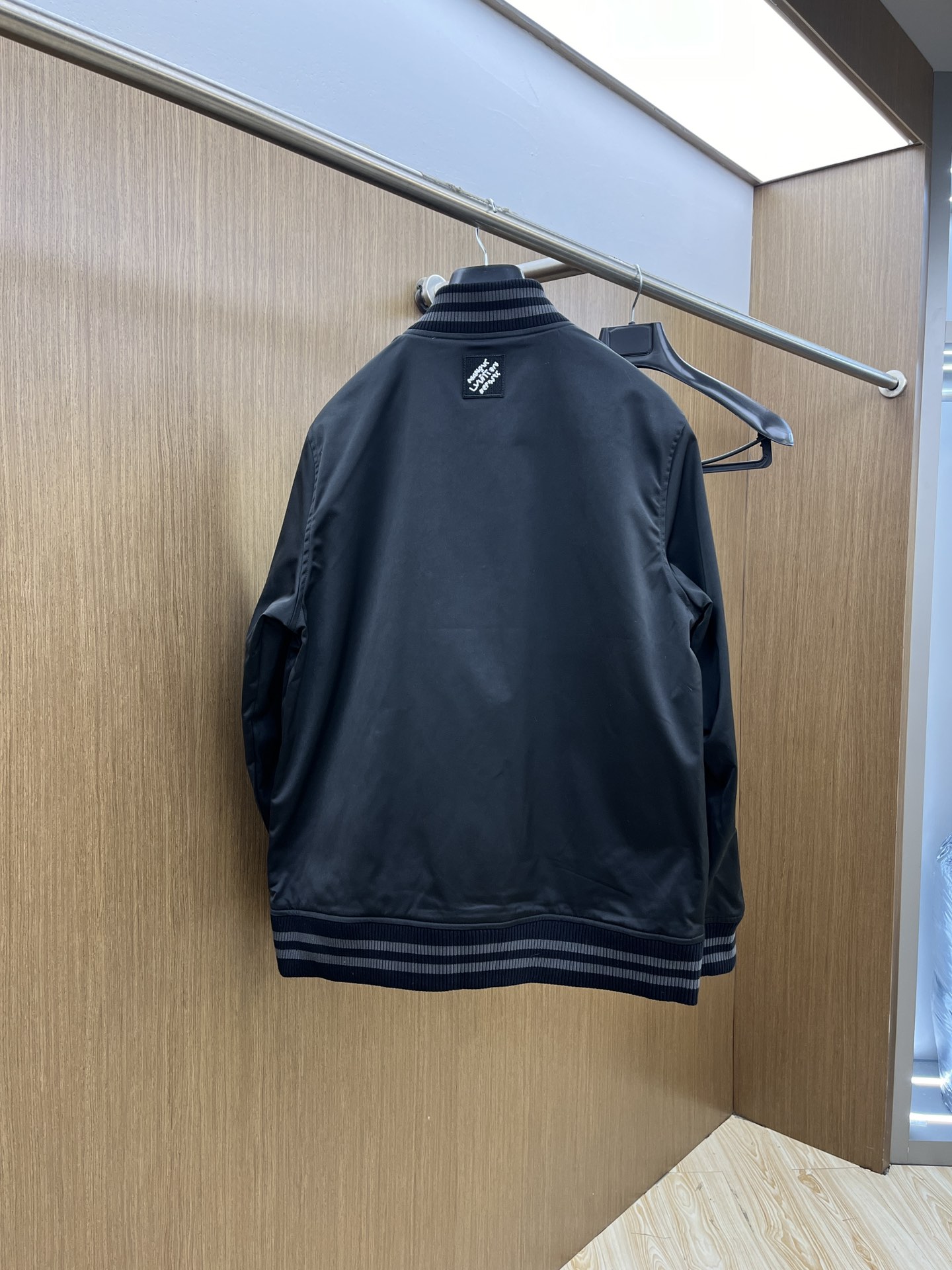  🔥🔥LV·路易威登 2025开纯新款男士棒球领夹克外套，高定专柜面料 透气舒适度高，细节无可挑剔，品牌