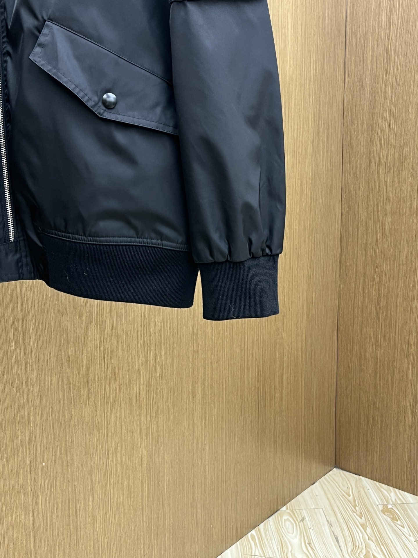  🔥🔥PD 2025开纯新款男士棒球领夹克外套，高定专柜面料 透气舒适度高，细节无可挑剔，品牌元素设计理
