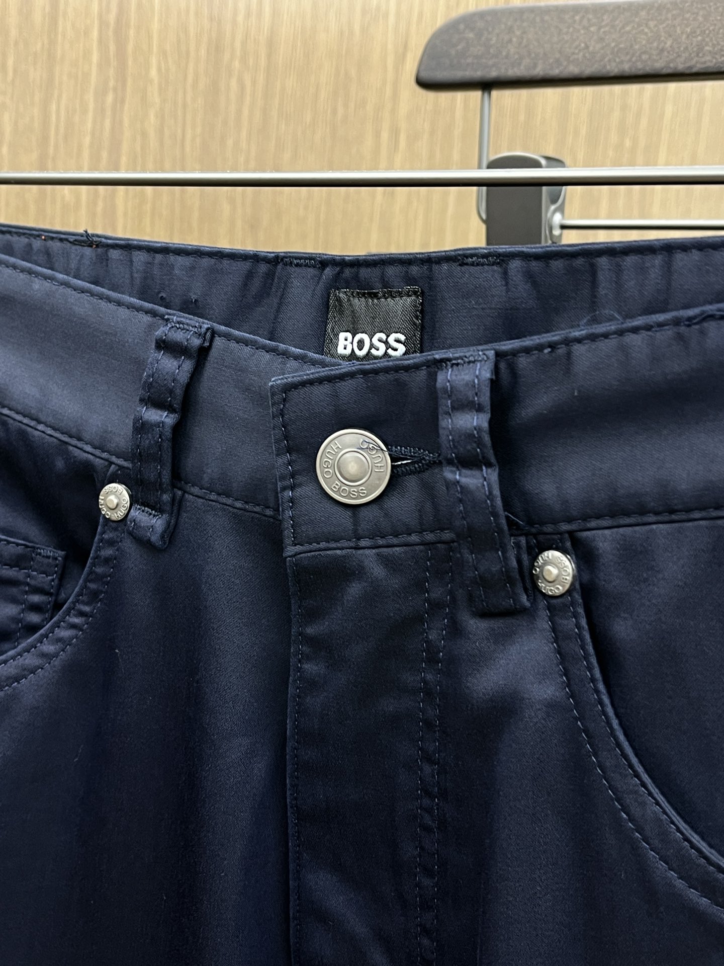  Boss 🔥🔥ss春夏新品，官网同步有售，男士高端商务休闲西裤，高端进口面料，带弹力，后面采用硅胶字母