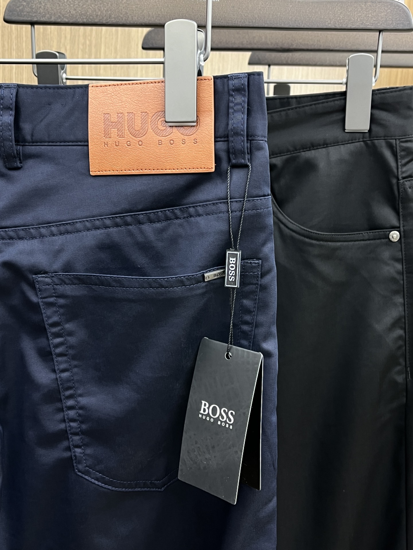  Boss 🔥🔥ss春夏新品，官网同步有售，男士高端商务休闲西裤，高端进口面料，带弹力，后面采用硅胶字母