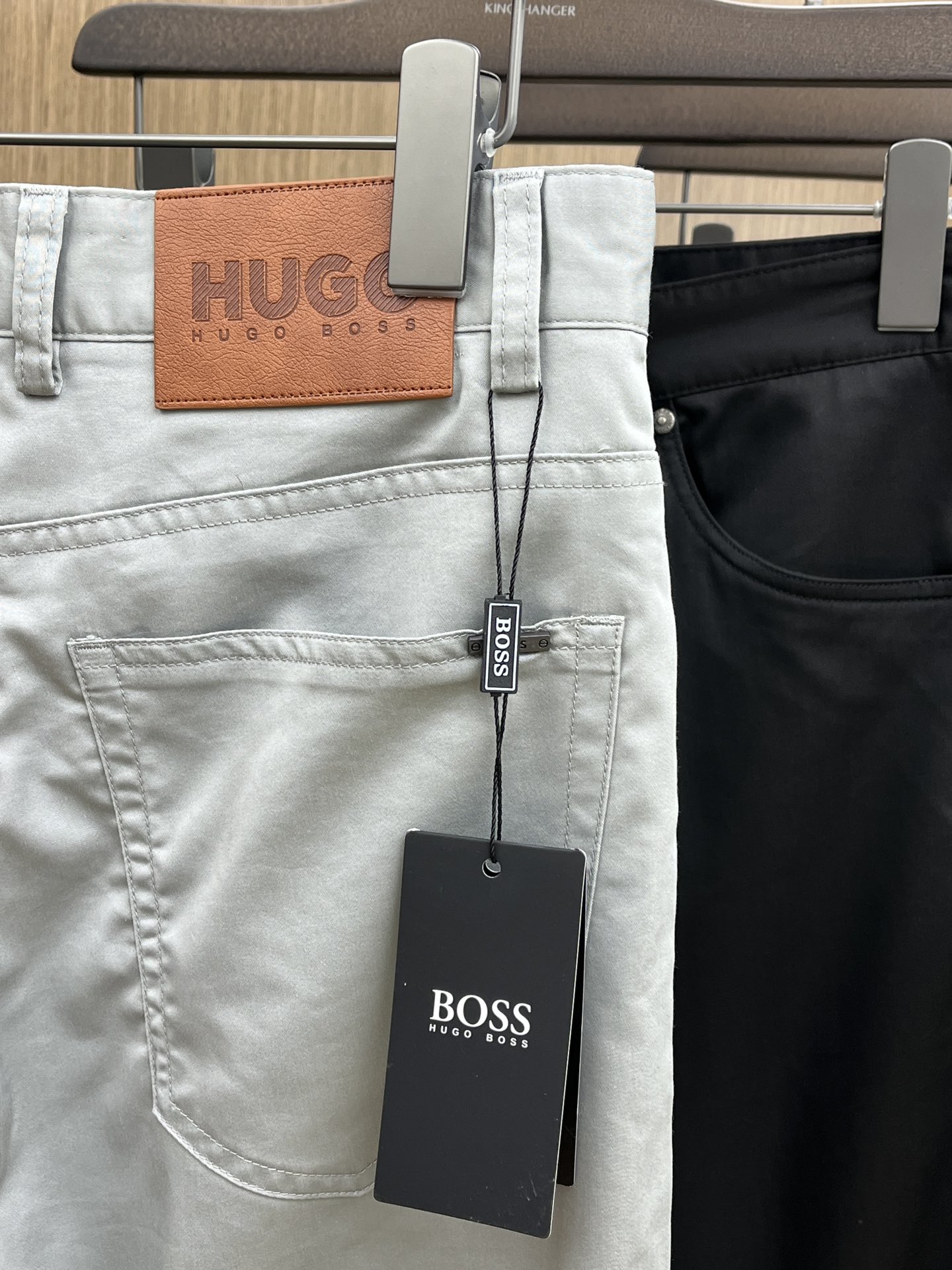  Boss 🔥🔥ss春夏新品，官网同步有售，男士高端商务休闲西裤，高端进口面料，带弹力，后面采用硅胶字母
