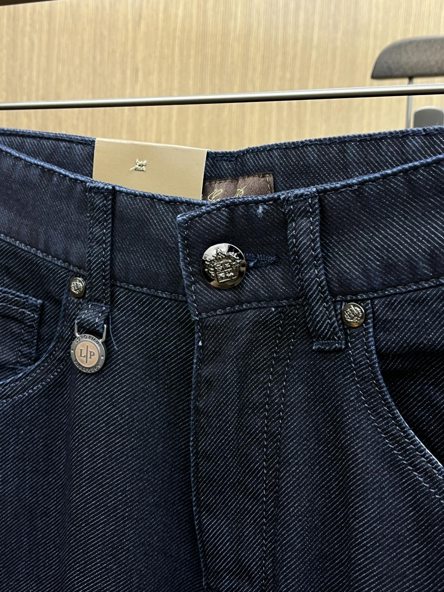 lp。🔥🔥2045ss春夏新品，官网同步有售，男士高端商务休闲西裤，高端进口面料，带弹力，后面采用硅胶
