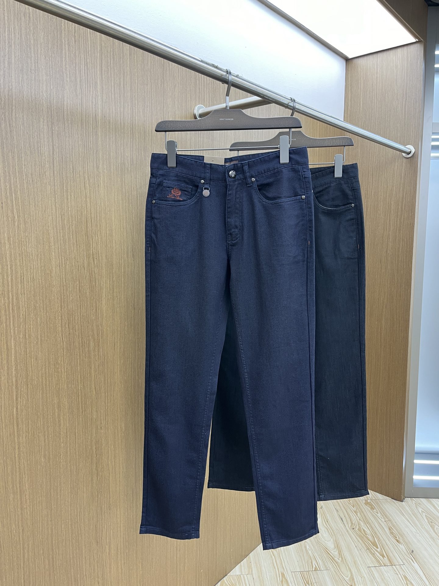  lp。🔥🔥2045ss春夏新品，官网同步有售，男士高端商务休闲西裤，高端进口面料，带弹力，后面采用硅胶