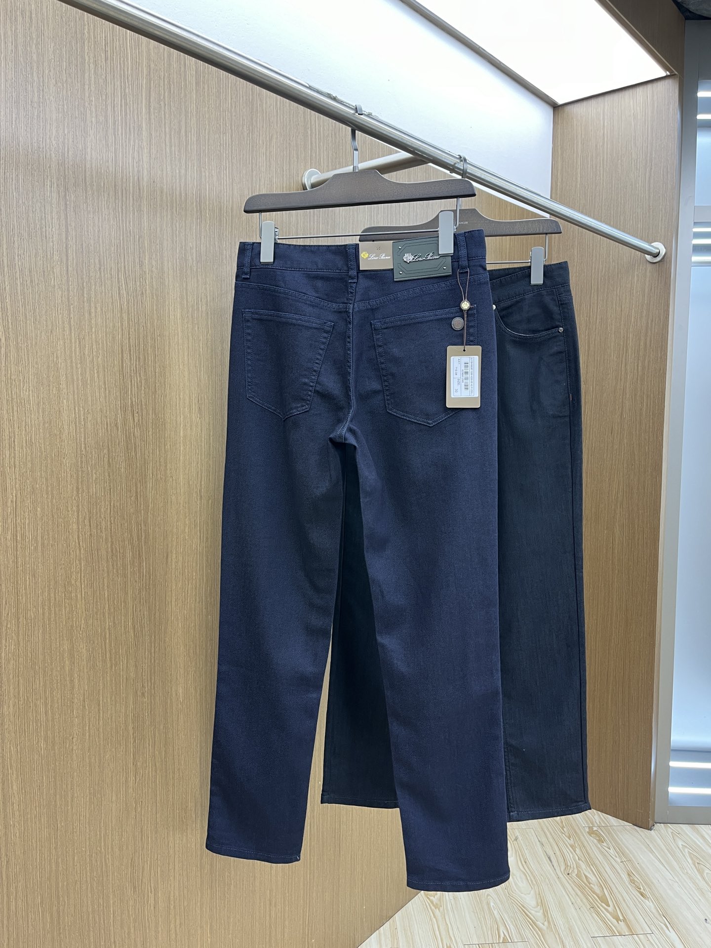  lp。🔥🔥2045ss春夏新品，官网同步有售，男士高端商务休闲西裤，高端进口面料，带弹力，后面采用硅胶