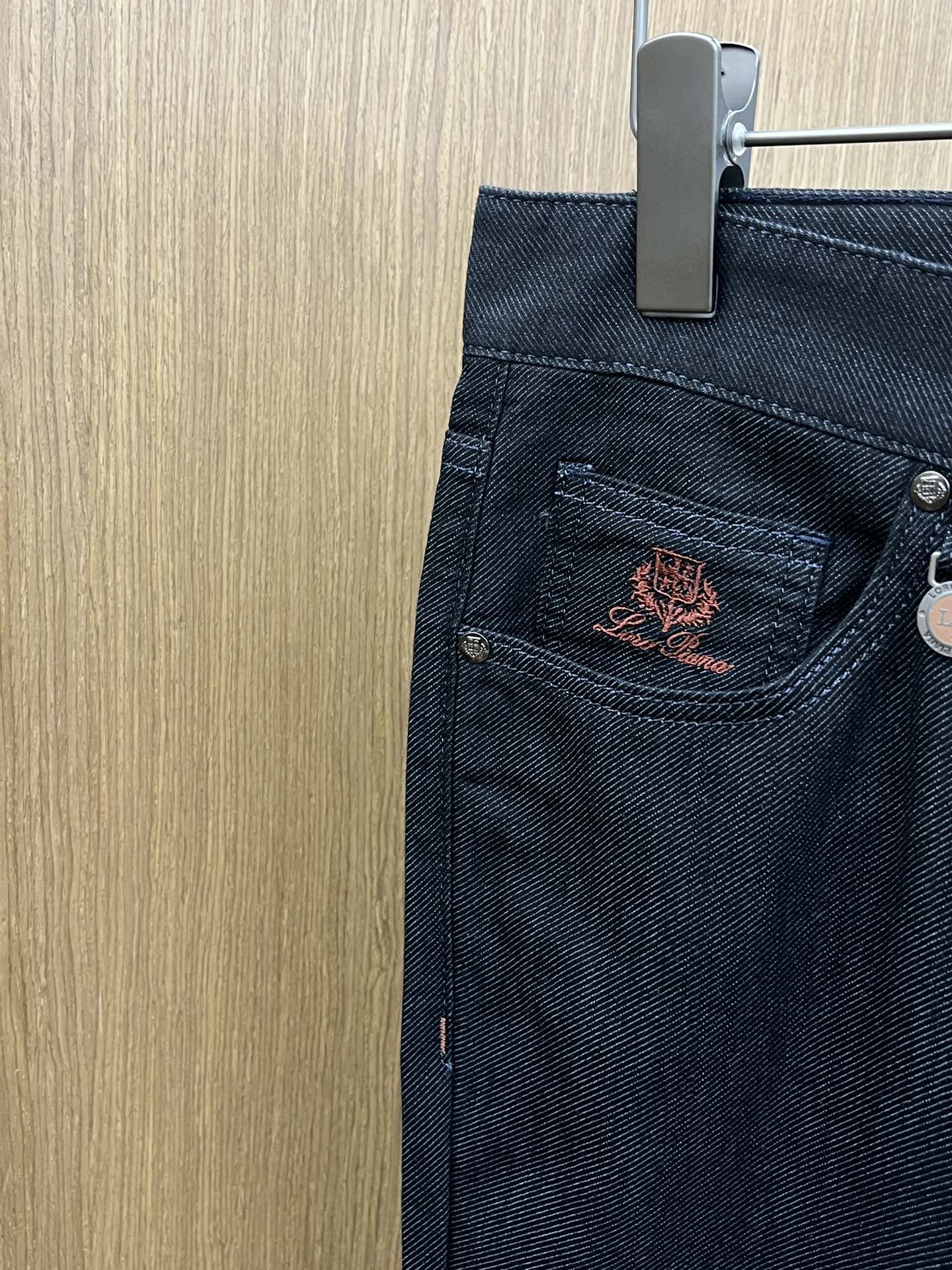  lp。 🔥🔥2045ss春夏新品，官网同步有售，男士高端商务休闲西裤，高端进口面料，带弹力，后面采用硅