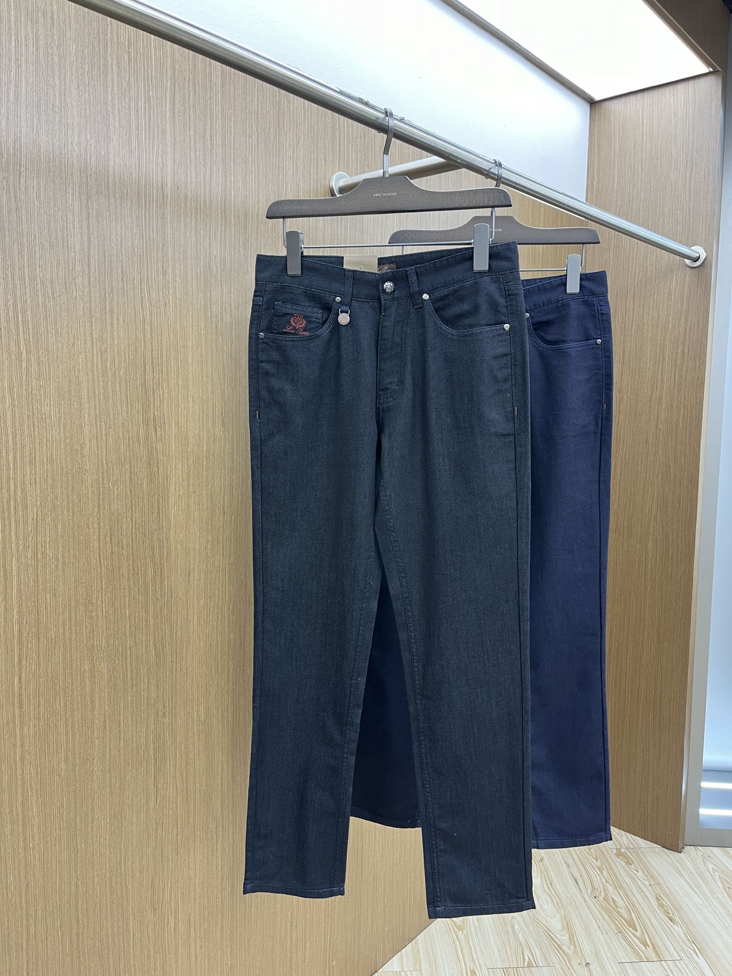  lp。 🔥🔥2045ss春夏新品，官网同步有售，男士高端商务休闲西裤，高端进口面料，带弹力，后面采用硅
