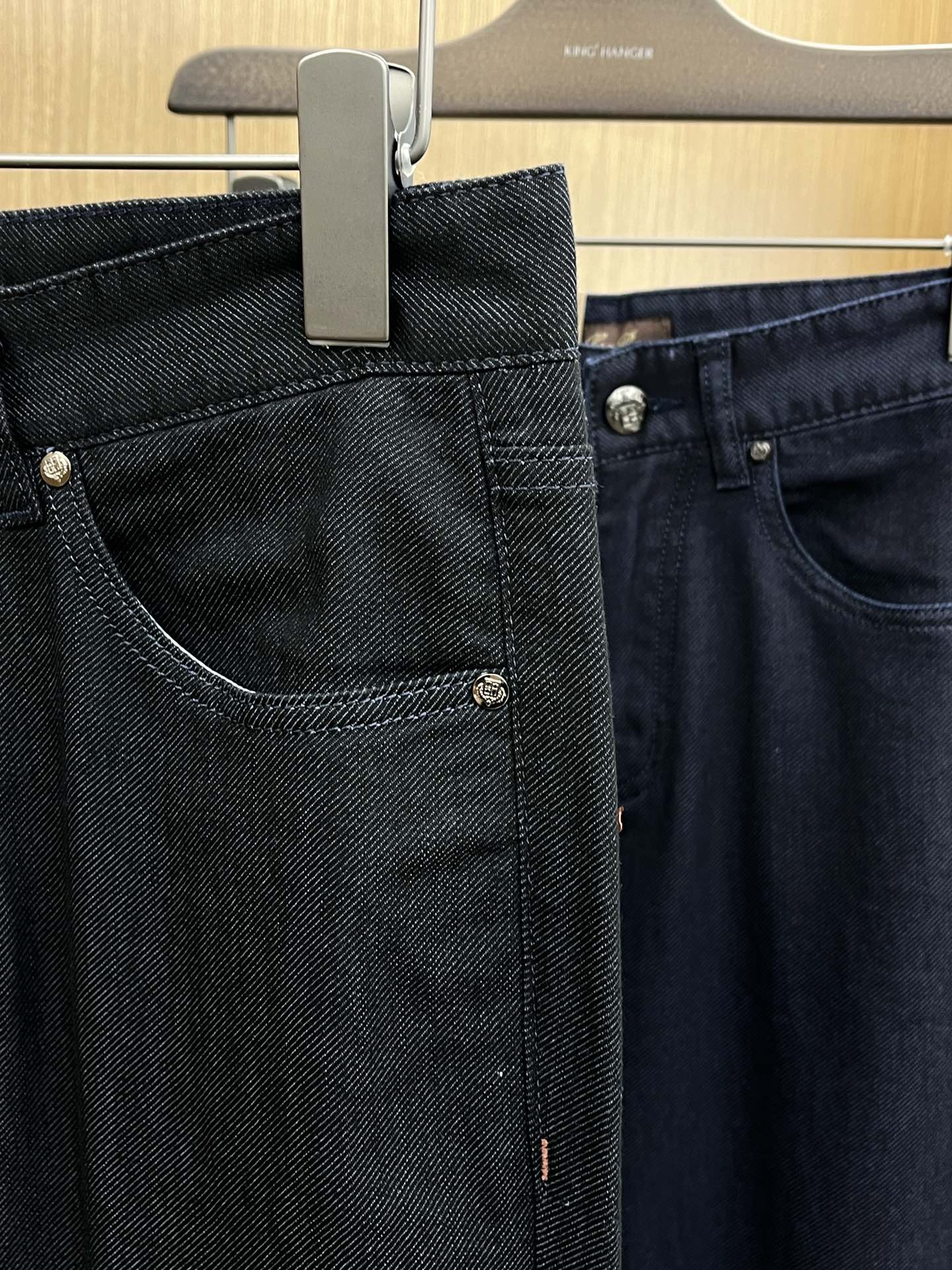  lp。 🔥🔥2045ss春夏新品，官网同步有售，男士高端商务休闲西裤，高端进口面料，带弹力，后面采用硅