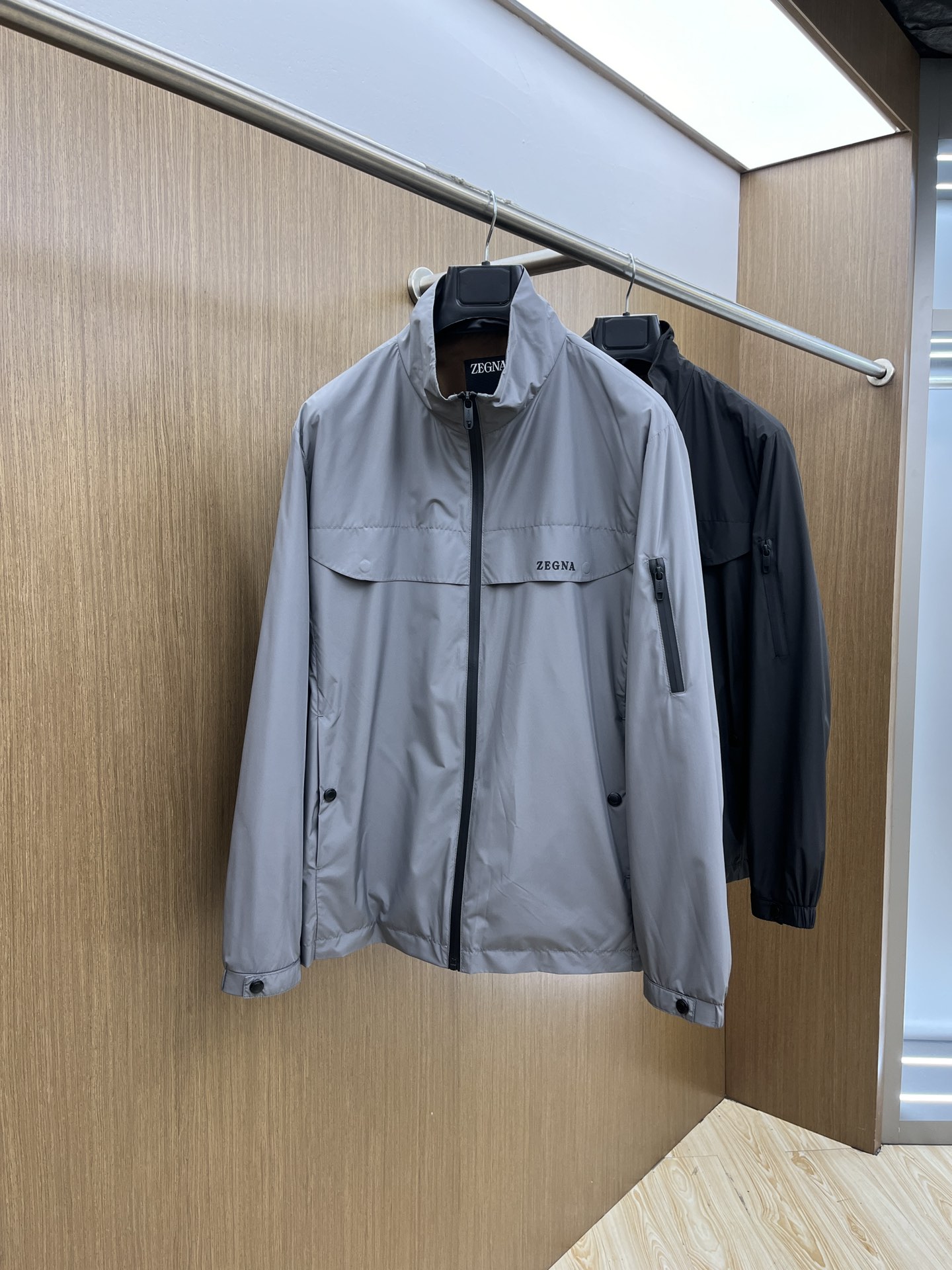 NO:119982,ZZ 1950SS early spring new men's jacket, original single three-standard full high-end version!  High-quality counter fabrics, breathable and comfortable, impeccable details, brand elements design concept, exquisite workmanship and complex craftsmanship, professional purchasing grade reflects high quality. The feel is delicate and soft, presents casual cutting, and the fdh upper body style is superb. Number of codes M~XXXL,, jackets & coats, jackets & coats, alexander wang19860909ZZ 1950SS早春新款男士夹克外套 原单三标齐全高端版本！高定专柜面料 透气舒适度高,细节无可挑剔,品牌元素设计理念,做工考究工艺复杂,专业代购级体现高品质.手感细腻柔软,呈现休闲裁剪,fdh上身版型超赞 码数M～XXXL,,jackets & coats,jackets & coats,alexander wang,Men's clothing