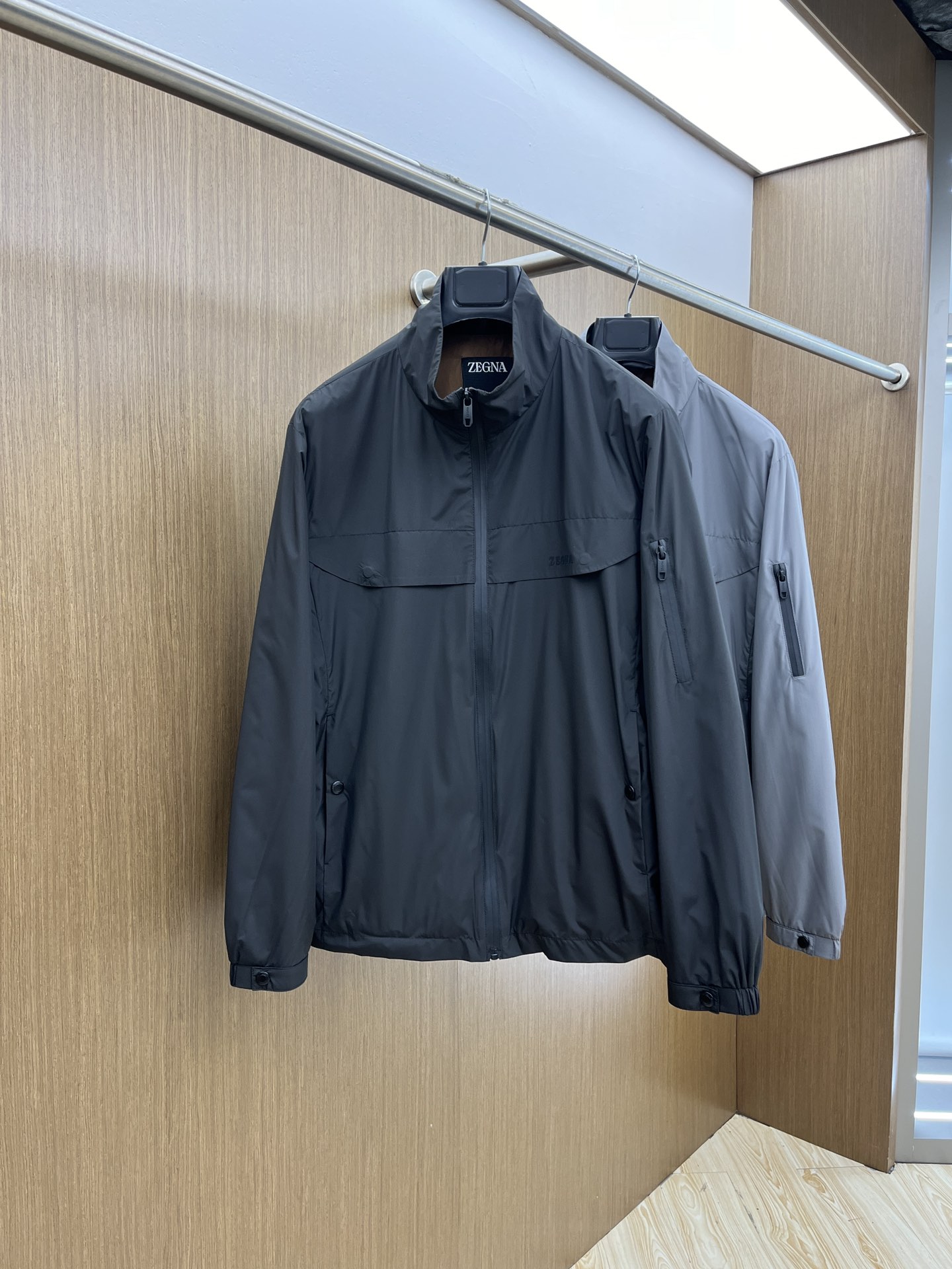 NO:119985,Zz 1950SS early spring new men's jacket, original single three-standard full high-end version!  High-quality counter fabrics, breathable and comfortable, impeccable details, brand elements design concept, exquisite workmanship and complex craftsmanship, professional purchasing grade reflects high quality. The feel is delicate and soft, presents casual cutting, and the fdh upper body style is superb. Number of codes M~XXXL,, jackets & coats, jackets & coats, alexander wang19860909Zz 1950SS早春新款男士夹克外套 原单三标齐全高端版本！高定专柜面料 透气舒适度高,细节无可挑剔,品牌元素设计理念,做工考究工艺复杂,专业代购级体现高品质.手感细腻柔软,呈现休闲裁剪,fdh上身版型超赞 码数M～XXXL,,jackets & coats,jackets & coats,alexander wang,Men's clothing