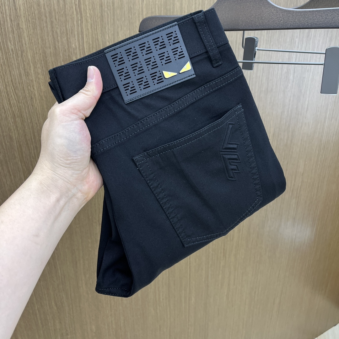 NO:121310,FD high-end customization, the latest jeans in early spring 2025, available at the counter, small foot style, imported color fixing fabric, original custom reproduction, customer-supplied hardware and auxiliary materials, original quality, heavy industry washing, fine workmanship and excellent upper body!  Preferred single product fh12 original single product, number 29-38, 35 without 37, jeans, alexander wang19860909FD 高端定制、2025早春薄款最新款牛仔裤 柜台同步发售 小脚版型,进口固色面料 原版定制复刻 客供五金辅料 原单品质 重工洗水 做工走线精细 上身绝佳！优选单品 fh12原单出品 码数29-38有35无37,,jeans,alexander wang,Men's clothing