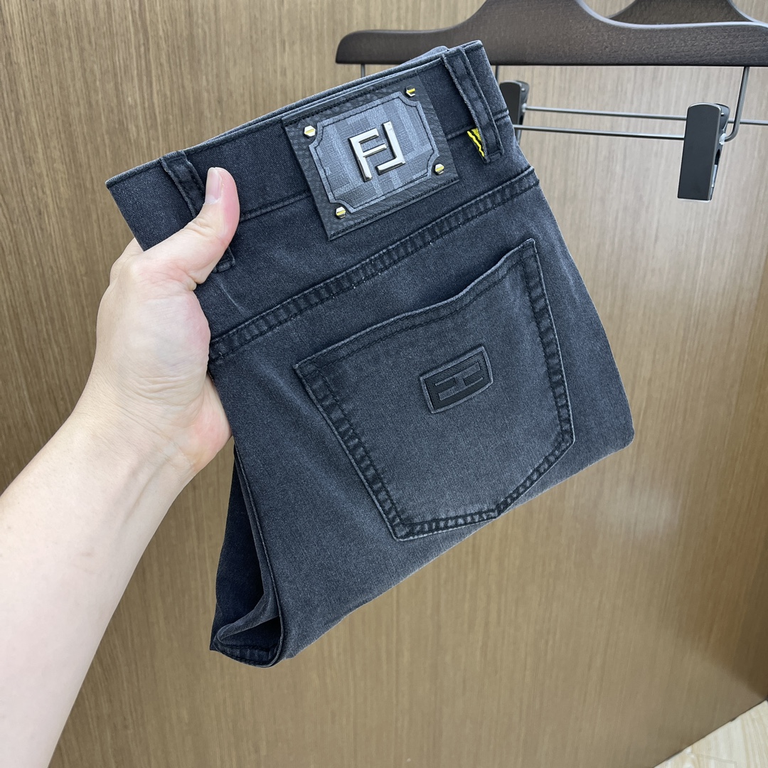 NO:121314,FD high-end customization, the latest jeans in early spring 2025, available at the counter, small foot style, imported color fixing fabric, original custom reproduction, customer-supplied hardware and auxiliary materials, original quality, heavy industry washing, fine workmanship and excellent upper body!  Preferred single product fh12 original single product, number 29-38, 35 without 37, jeans, alexander wang19860909FD高端定制、2025早春薄款最新款牛仔裤 柜台同步发售 小脚版型,进口固色面料 原版定制复刻 客供五金辅料 原单品质 重工洗水 做工走线精细 上身绝佳！优选单品 fh12原单出品 码数29-38有35无37,,jeans,alexander wang,Men's clothing