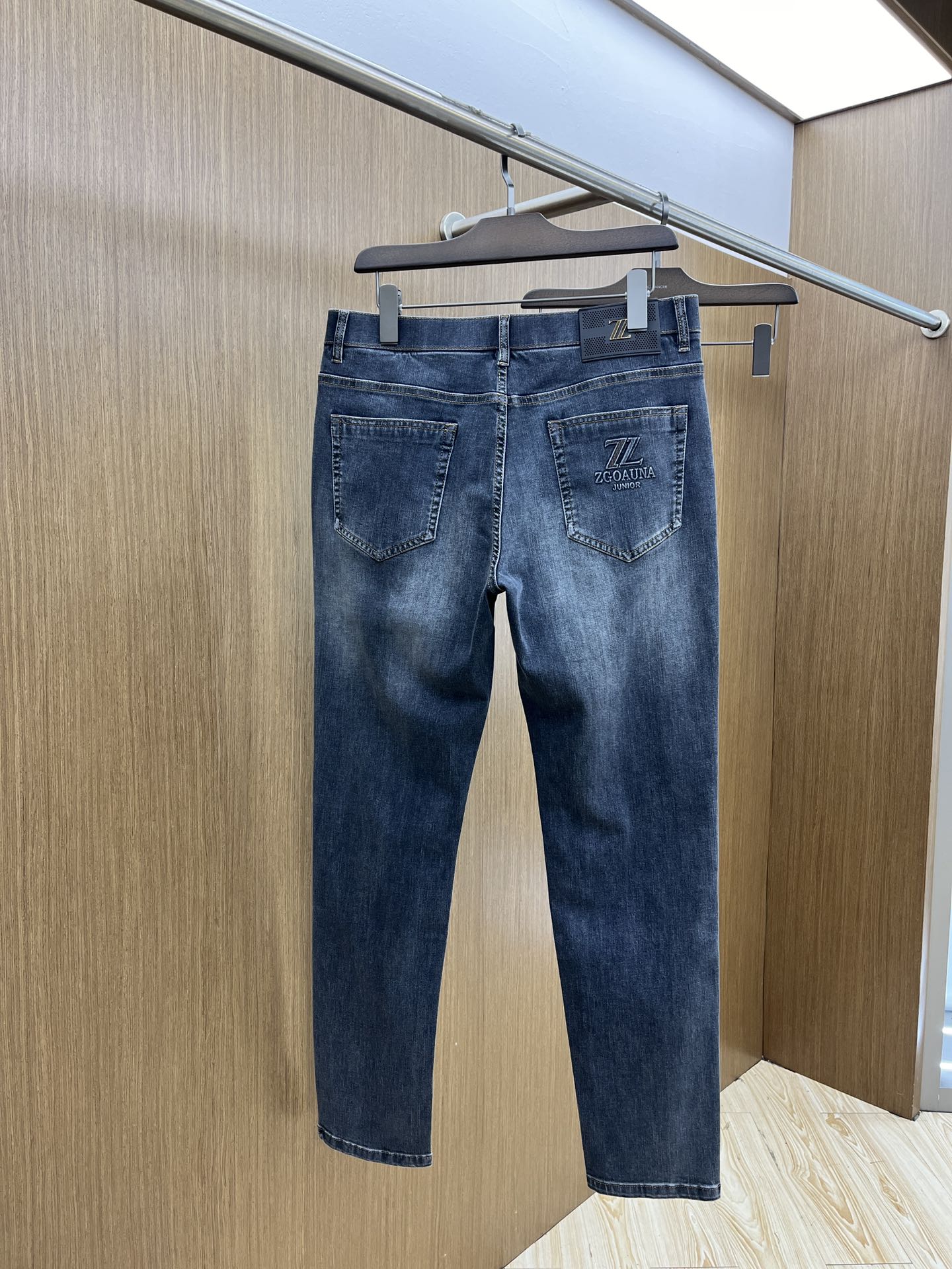  ZZ 🔥🔥高端定制、2025早春薄款最新款牛仔裤 柜台同步发售 小脚版型，进口固色面料 原版定制复刻 