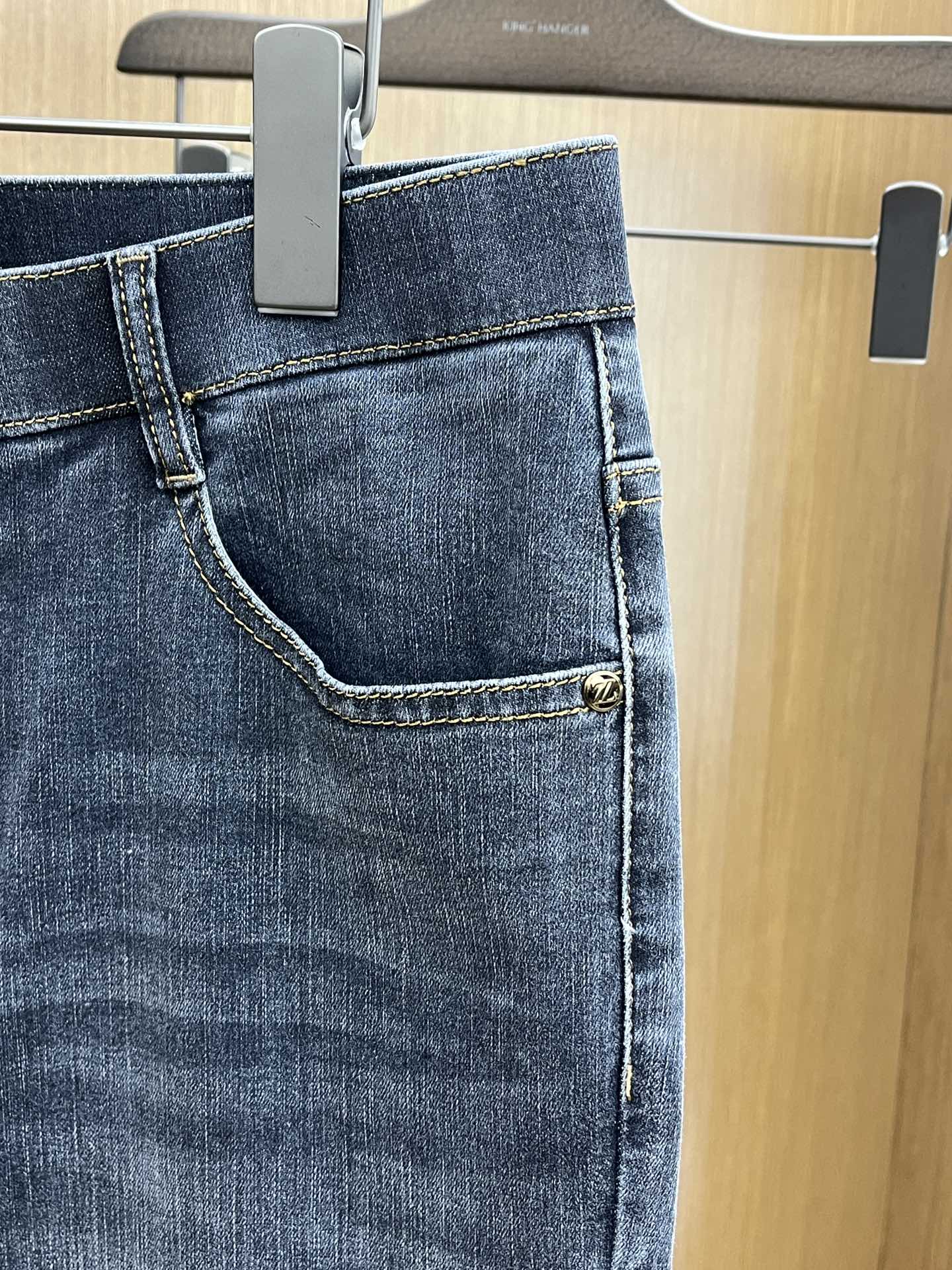  ZZ 🔥🔥高端定制、2025早春薄款最新款牛仔裤 柜台同步发售 小脚版型，进口固色面料 原版定制复刻 