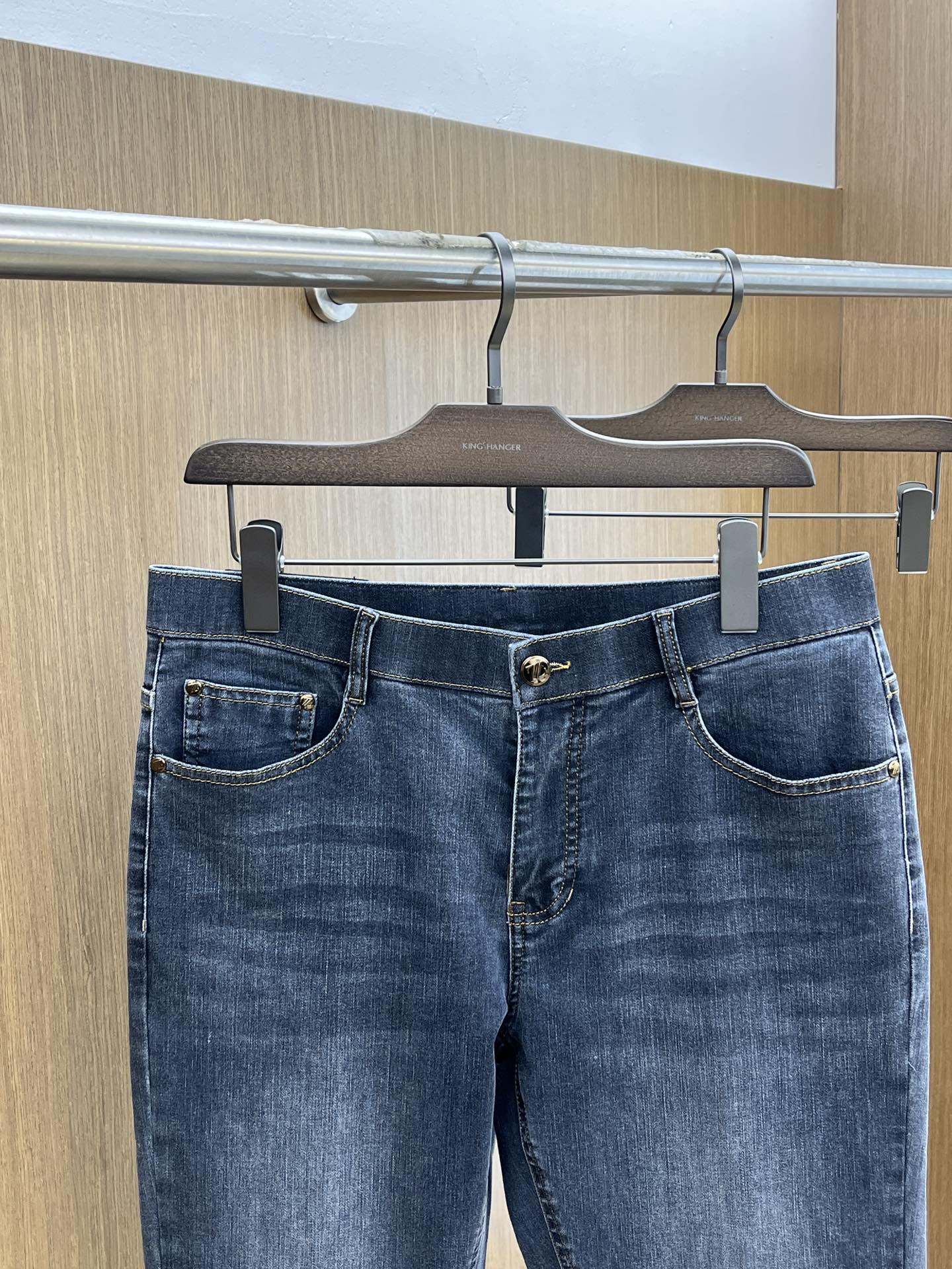  ZZ 🔥🔥高端定制、2025早春薄款最新款牛仔裤 柜台同步发售 小脚版型，进口固色面料 原版定制复刻 