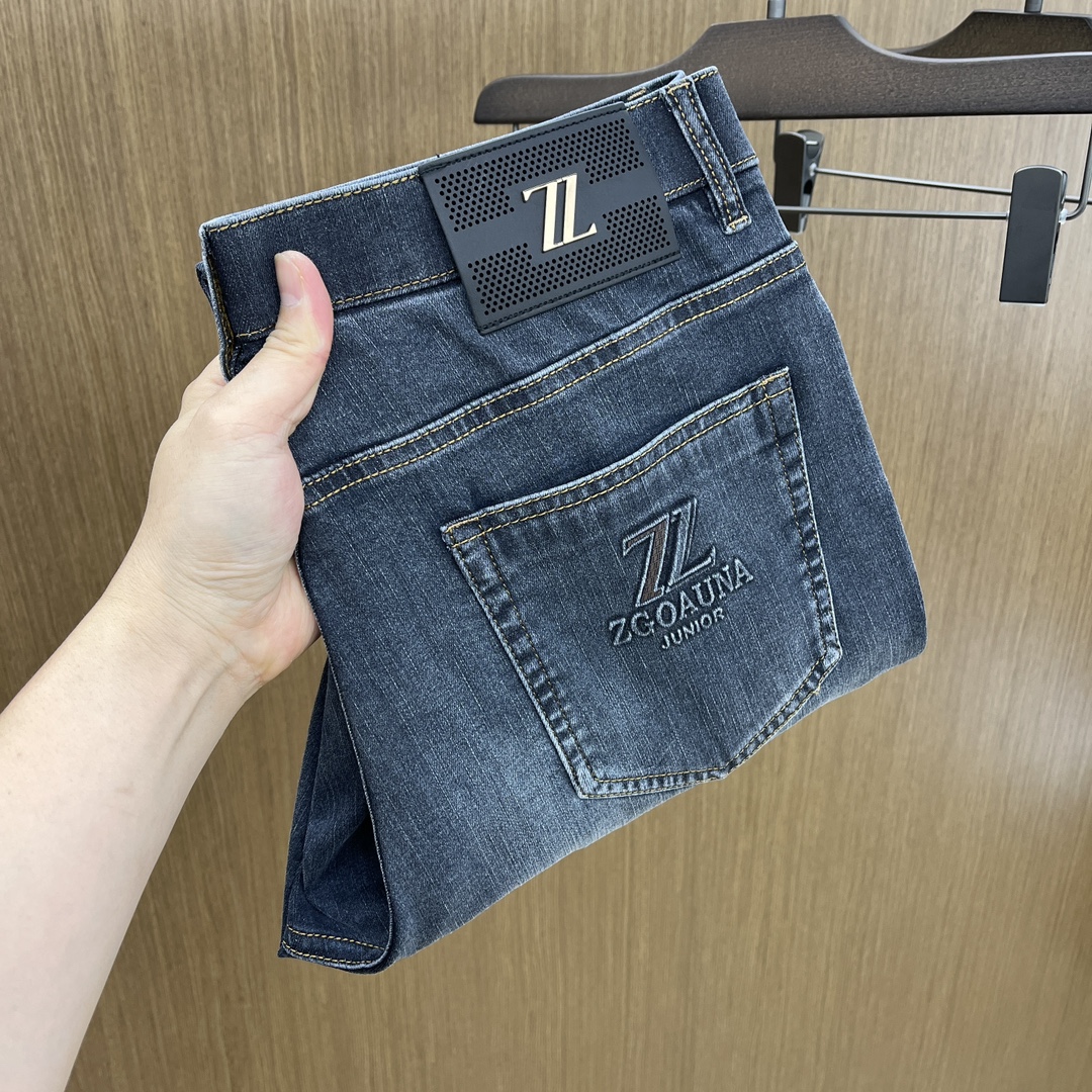 NO:414434,ZZ high-end customization, the latest jeans in early spring 2025, available at the counter, small foot style, imported color fixing fabric, original custom reproduction, customer-supplied hardware and auxiliary materials, original quality, heavy industry washing, fine workmanship and excellent upper body!  Preferred single product fh12 original single product, number 29-38, 35 without 37, jeans, alexander wang19860909ZZ 高端定制、2025早春薄款最新款牛仔裤 柜台同步发售 小脚版型,进口固色面料 原版定制复刻 客供五金辅料 原单品质 重工洗水 做工走线精细 上身绝佳！优选单品 fh12原单出品 码数29-38有35无37,,jeans,alexander wang,Men's clothing