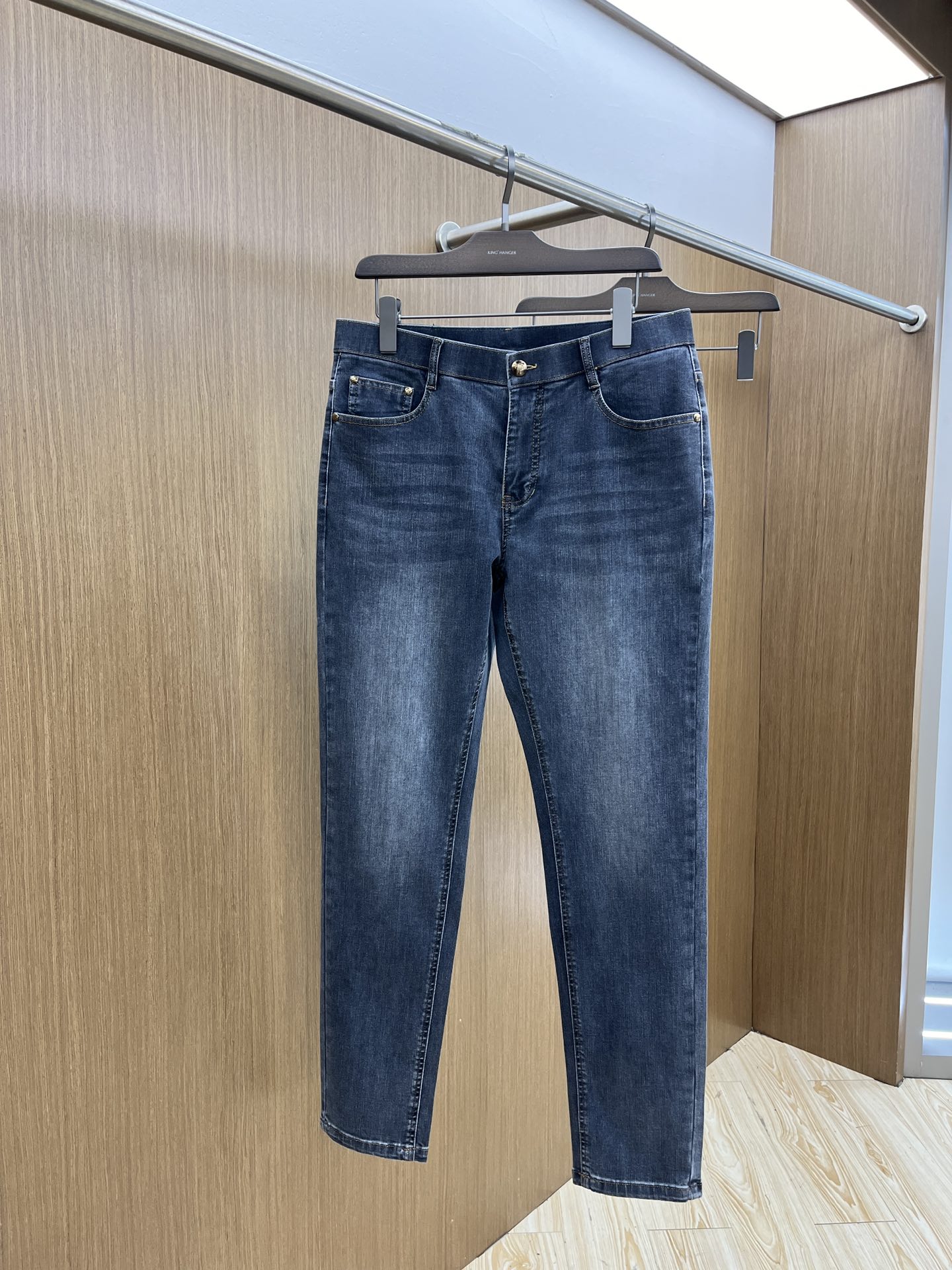  ZZ 🔥🔥高端定制、2025早春薄款最新款牛仔裤 柜台同步发售 小脚版型，进口固色面料 原版定制复刻 