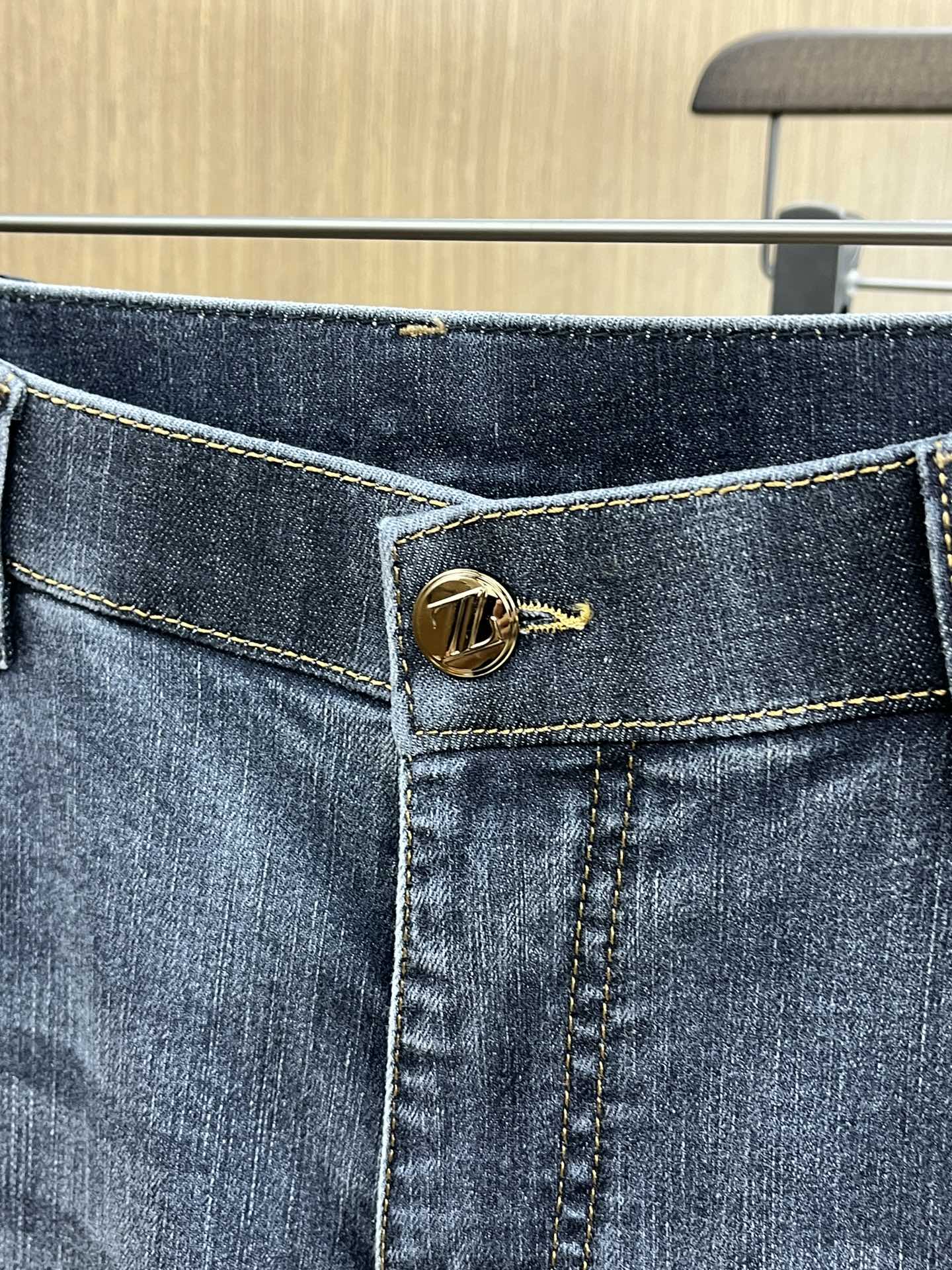  ZZ 🔥🔥高端定制、2025早春薄款最新款牛仔裤 柜台同步发售 小脚版型，进口固色面料 原版定制复刻 