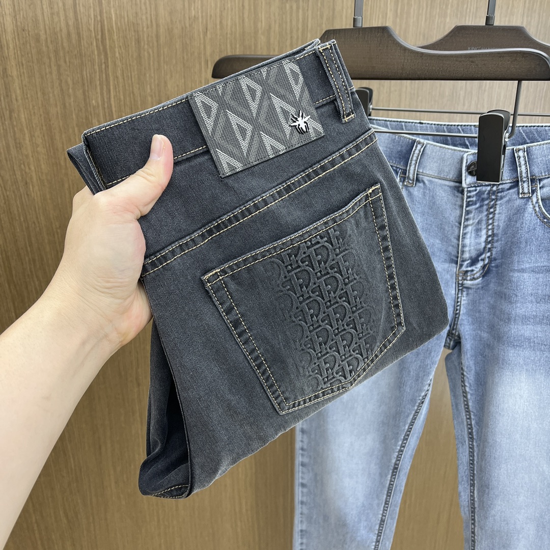 NO:159403,CD high-end customization, 2025 early spring thin jeans, released simultaneously on the counter, small foot style, imported color fixing fabric, original custom reproduction, customer-supplied hardware and auxiliary materials, original quality, heavy industry washing, fine workmanship and excellent upper body!  Preferred single product fh12 original single product, number 29-38, 35 without 37, jeans, alexander wang19860909CD 高端定制、2025早春薄款最新款牛仔裤 柜台同步发售 小脚版型,进口固色面料 原版定制复刻 客供五金辅料 原单品质 重工洗水 做工走线精细 上身绝佳！优选单品 fh12原单出品 码数29-38有35无37,,jeans,alexander wang,Men's clothing