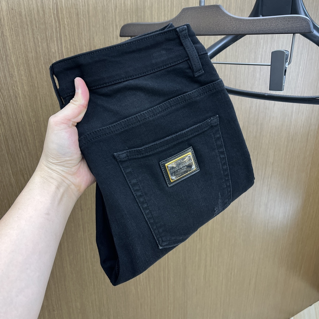 NO:425467,New DG high-end customization, 25ss spring and summer latest original jeans are released simultaneously on the counter. Original custom reproduction. Customer-supplied hardware and accessories. Original quality. Imported denim fabric heavy-working washing. Fine workmanship and excellent upper body!  Preferred single product FC SIZE:29-36 The next day, jeans,alexander wang19860909新款 DG 高端定制、25ss春夏最新款原牛仔裤 柜台同步发售 原版定制复刻 客供五金辅料 原单品质 进口牛仔面料重工洗水 做工走线精细 上身绝佳！优选单品FC SIZE:29-36 隔天,,jeans,alexander wang,Men's clothing