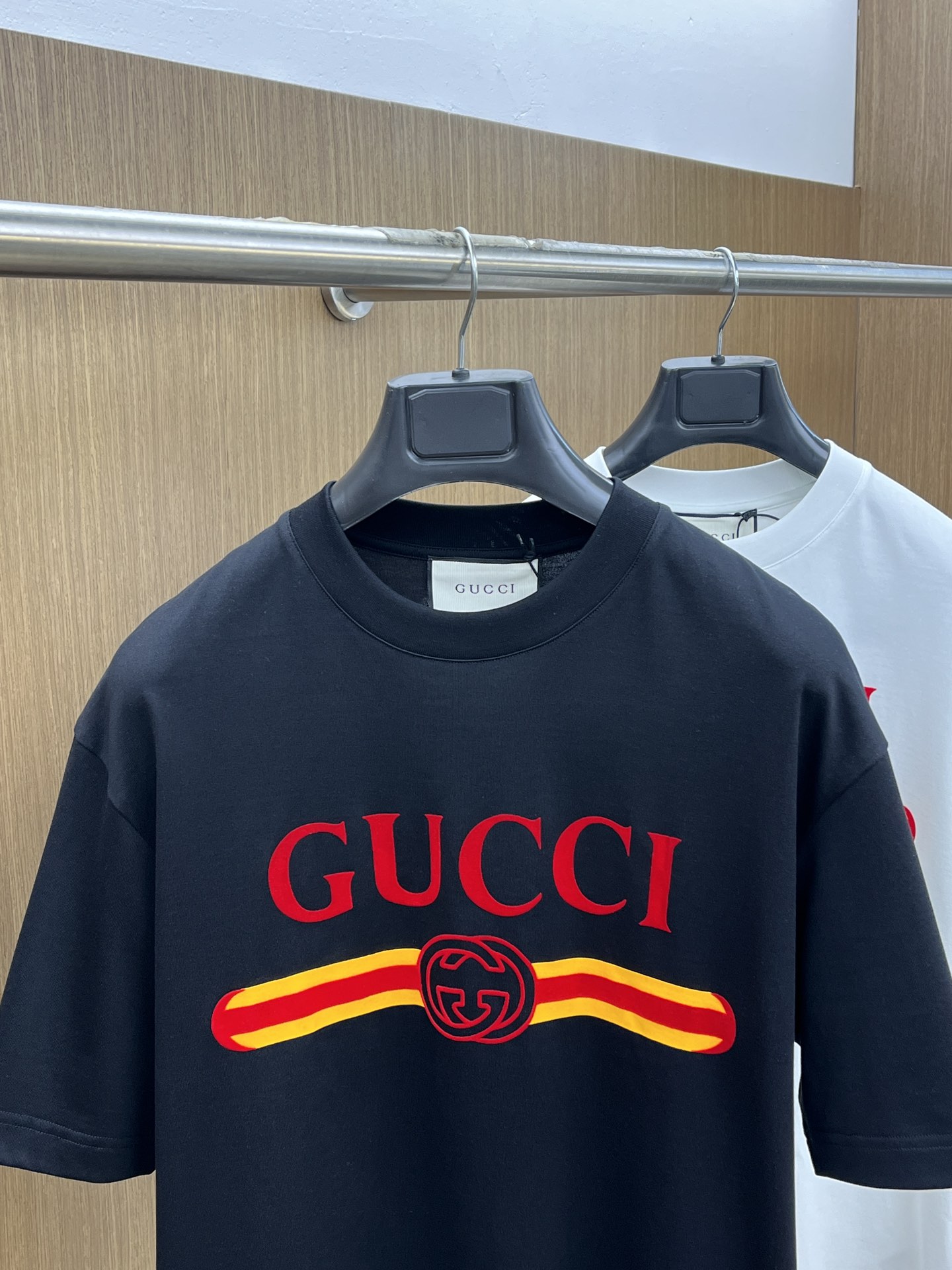 新款  Guc 🔥🔥高端定制 2025春夏新款首发专柜最新款短袖圆领T恤 高端订制 设计前卫时尚！品牌l