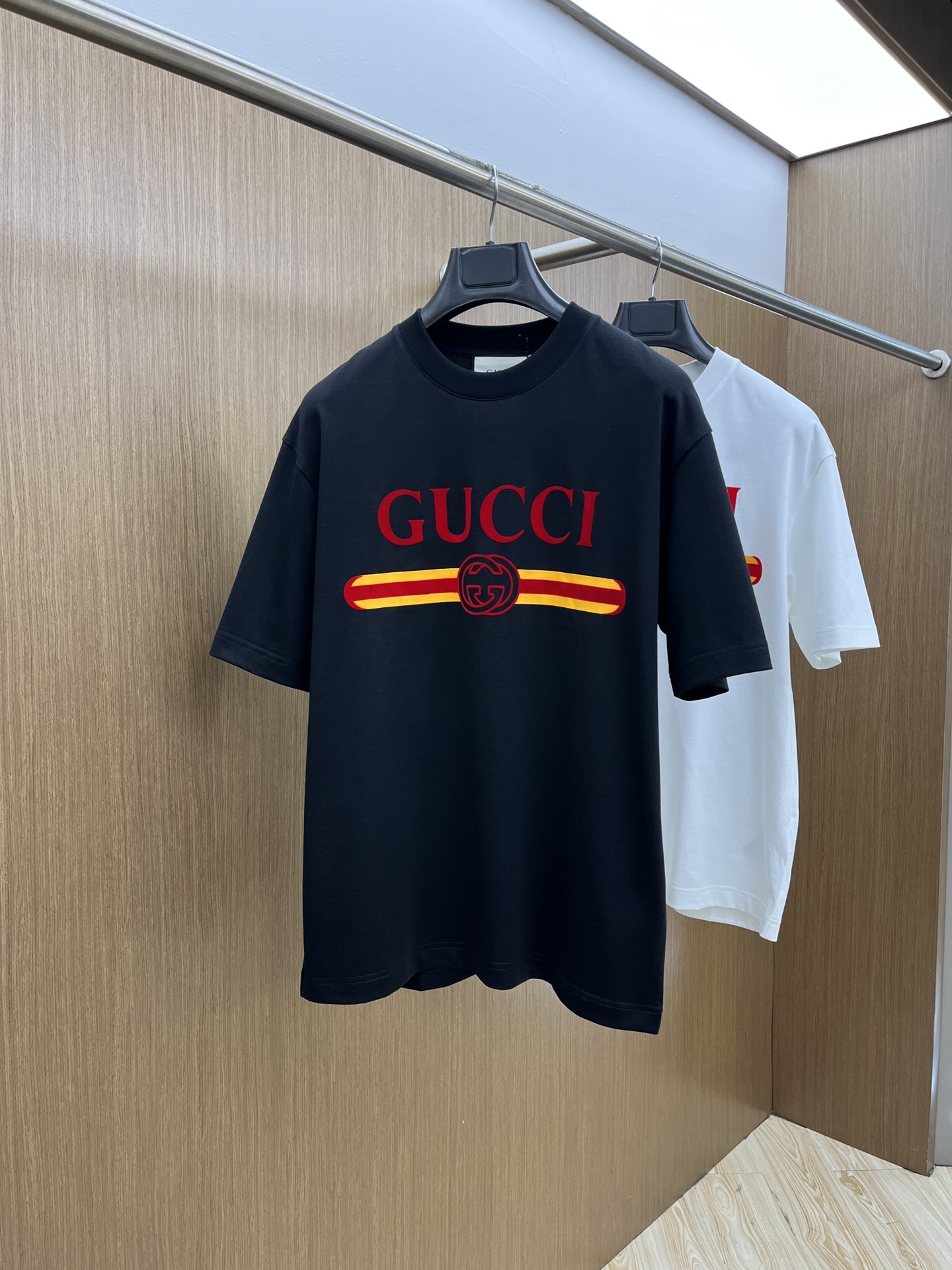 新款  Guc 🔥🔥高端定制 2025春夏新款首发专柜最新款短袖圆领T恤 高端订制 设计前卫时尚！品牌l