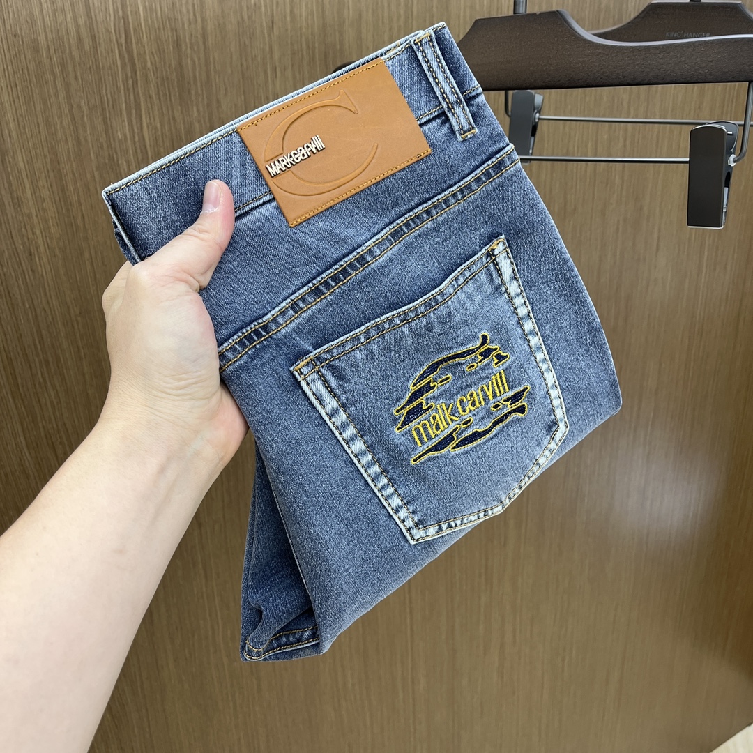 NO:159409,MC high-end customization, 2025 early spring thin jeans, released simultaneously on the counter, small foot style, imported color fixing fabric, original custom reproduction, customer-supplied hardware and auxiliary materials, original quality, heavy industry washing, fine workmanship and excellent upper body!  Preferred single product fh12 original single product, number 29-38, 35 without 37, jeans, alexander wang19860909MC 高端定制、2025早春薄款最新款牛仔裤 柜台同步发售 小脚版型,进口固色面料 原版定制复刻 客供五金辅料 原单品质 重工洗水 做工走线精细 上身绝佳！优选单品 fh12原单出品 码数29-38有35无37,,jeans,alexander wang,Men's clothing