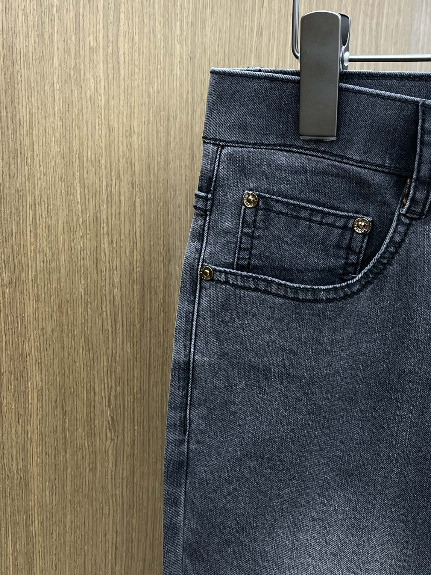 2025 Early Spring High-End Custom Jeans with Unique Features and Quality Hardware - 图片 5