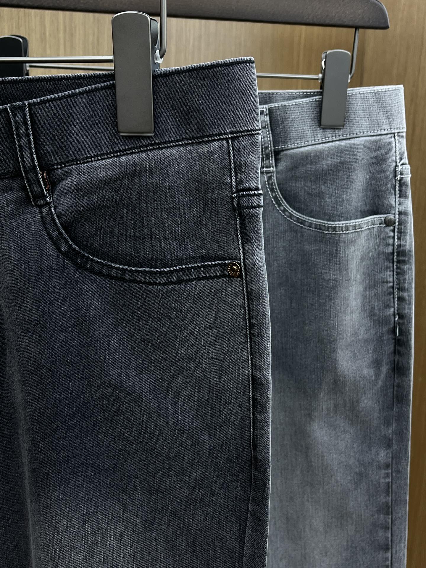 2025 Early Spring High-End Custom Jeans with Unique Features and Quality Hardware - 图片 6