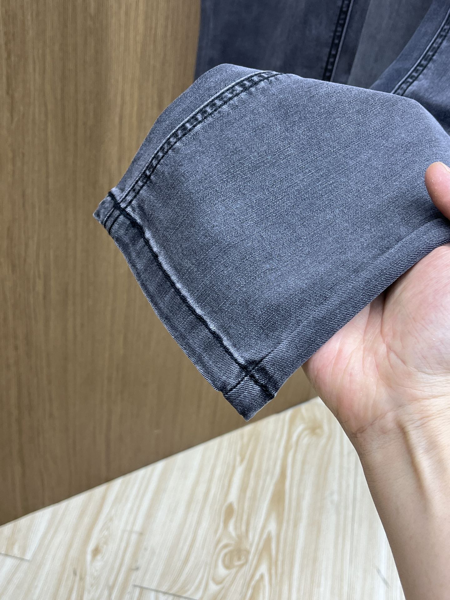 2025 Early Spring High-End Custom Jeans with Unique Features and Quality Hardware - 图片 7