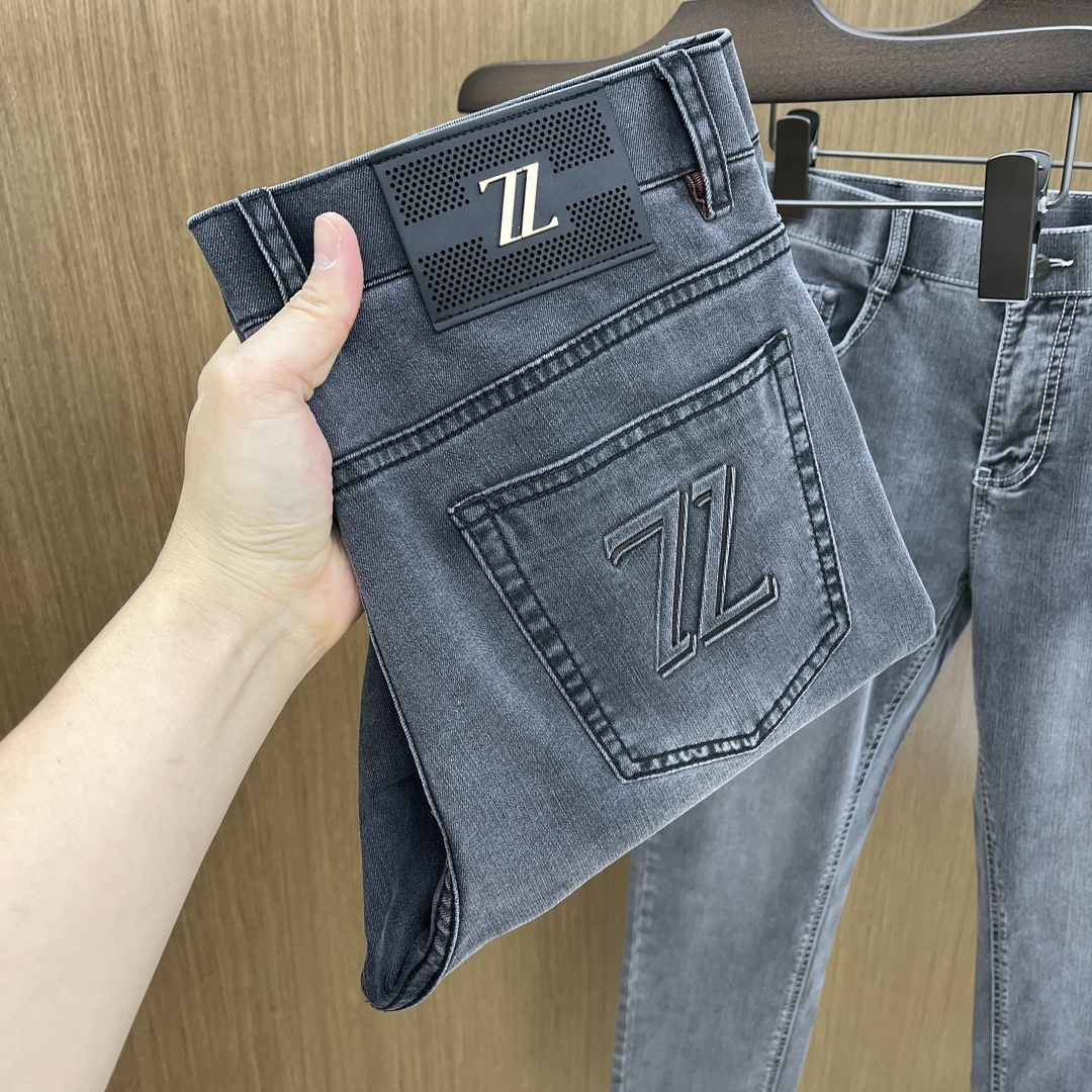 2025 Early Spring High-End Custom Jeans with Unique Features and Quality Hardware - 图片 1