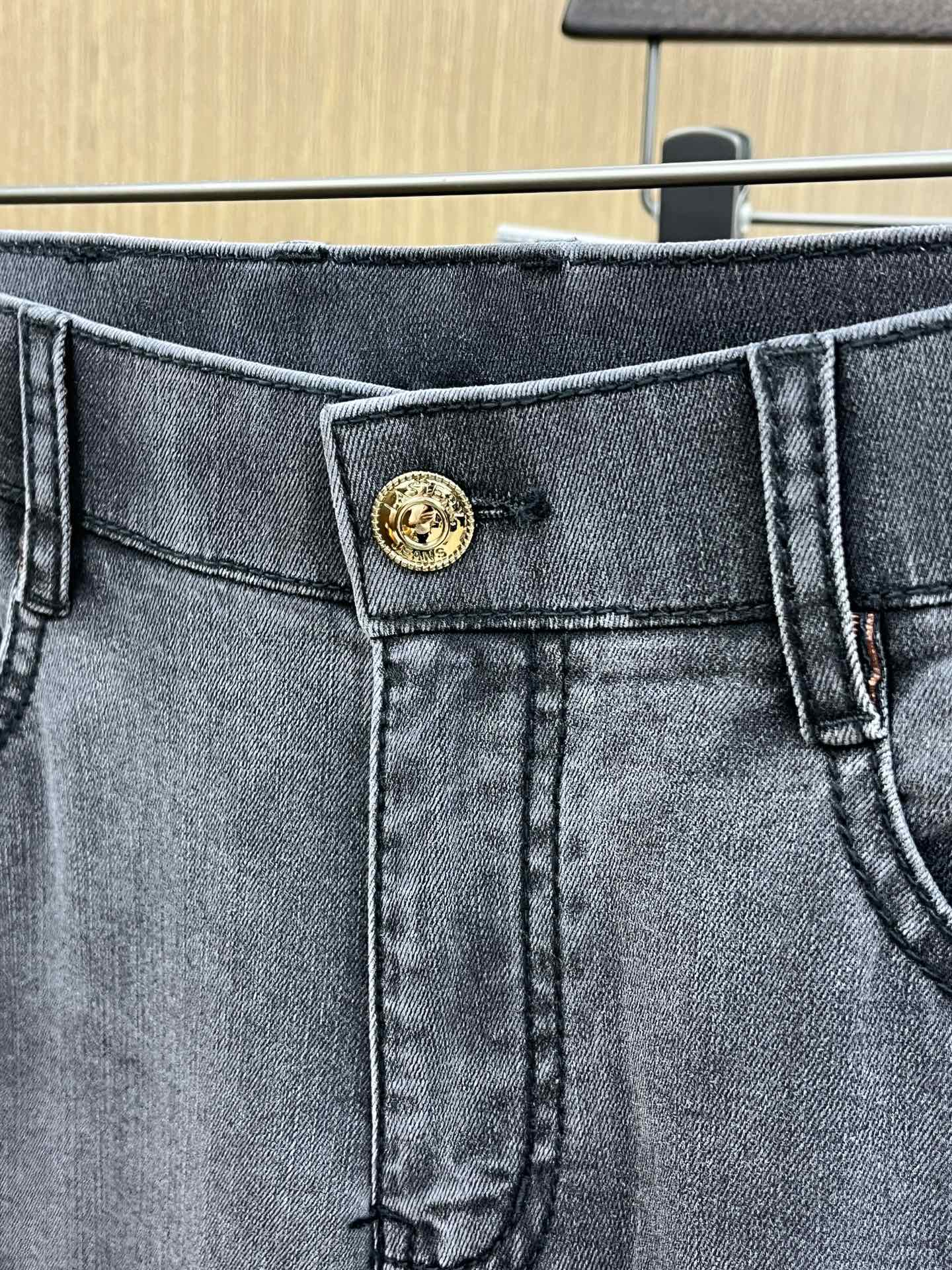 2025 Early Spring High-End Custom Jeans with Unique Features and Quality Hardware - 图片 4