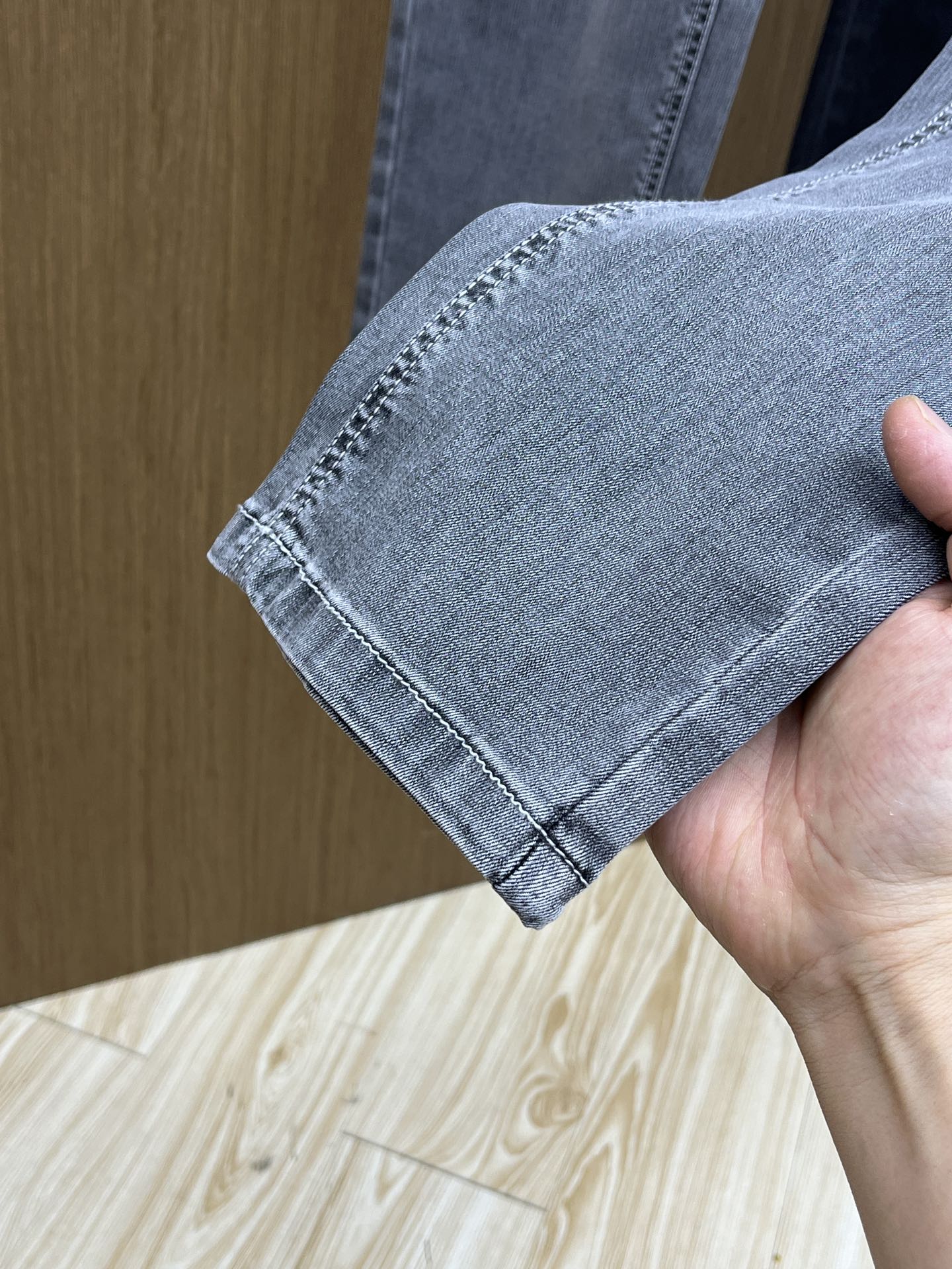 2025 Spring High-End Custom Jeans: Small-Footed Layouts, Solid Fabrics, Hardware Supplements. - 图片 7