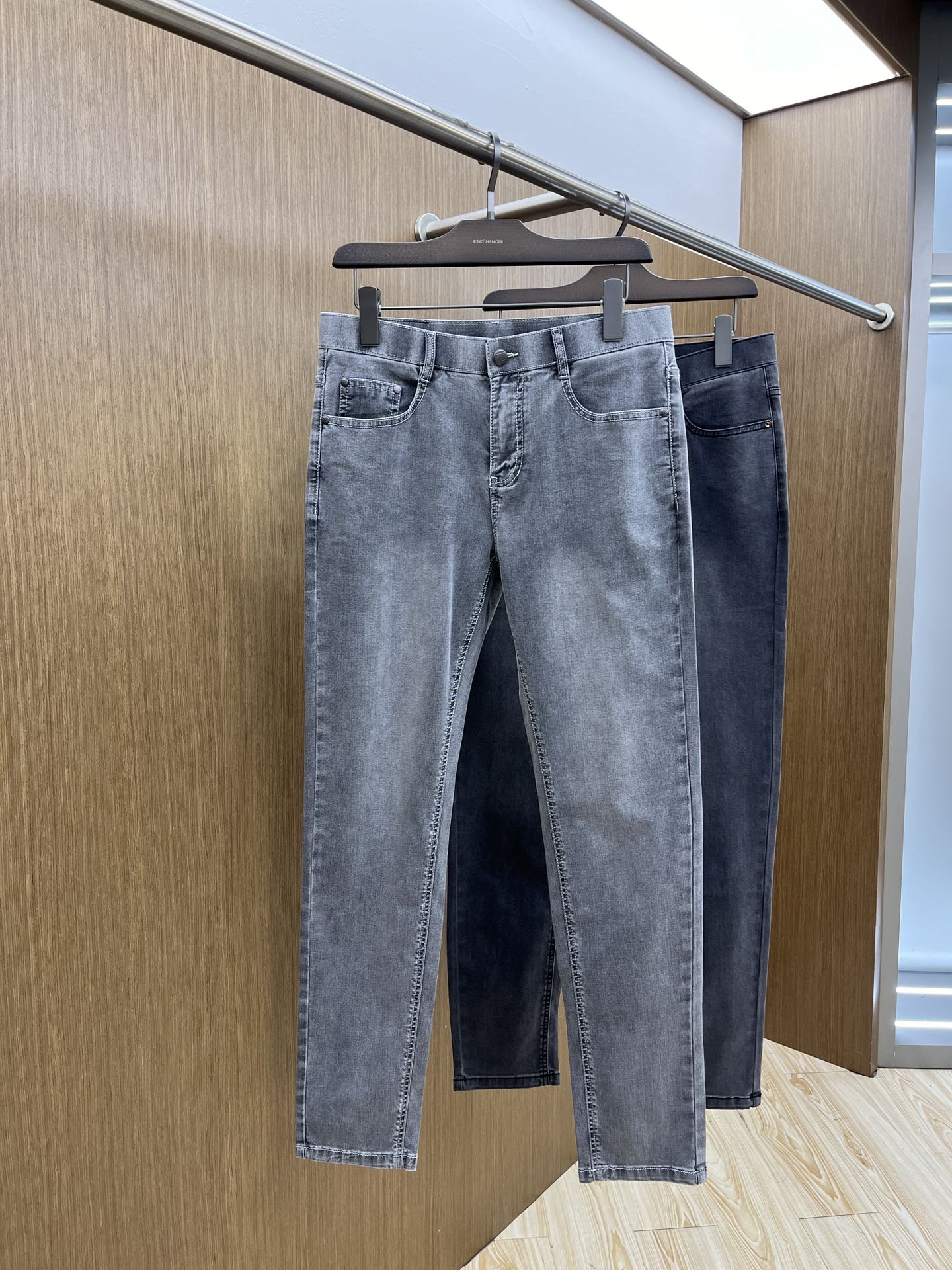 2025 Spring High-End Custom Jeans: Small-Footed Layouts, Solid Fabrics, Hardware Supplements. - 图片 2