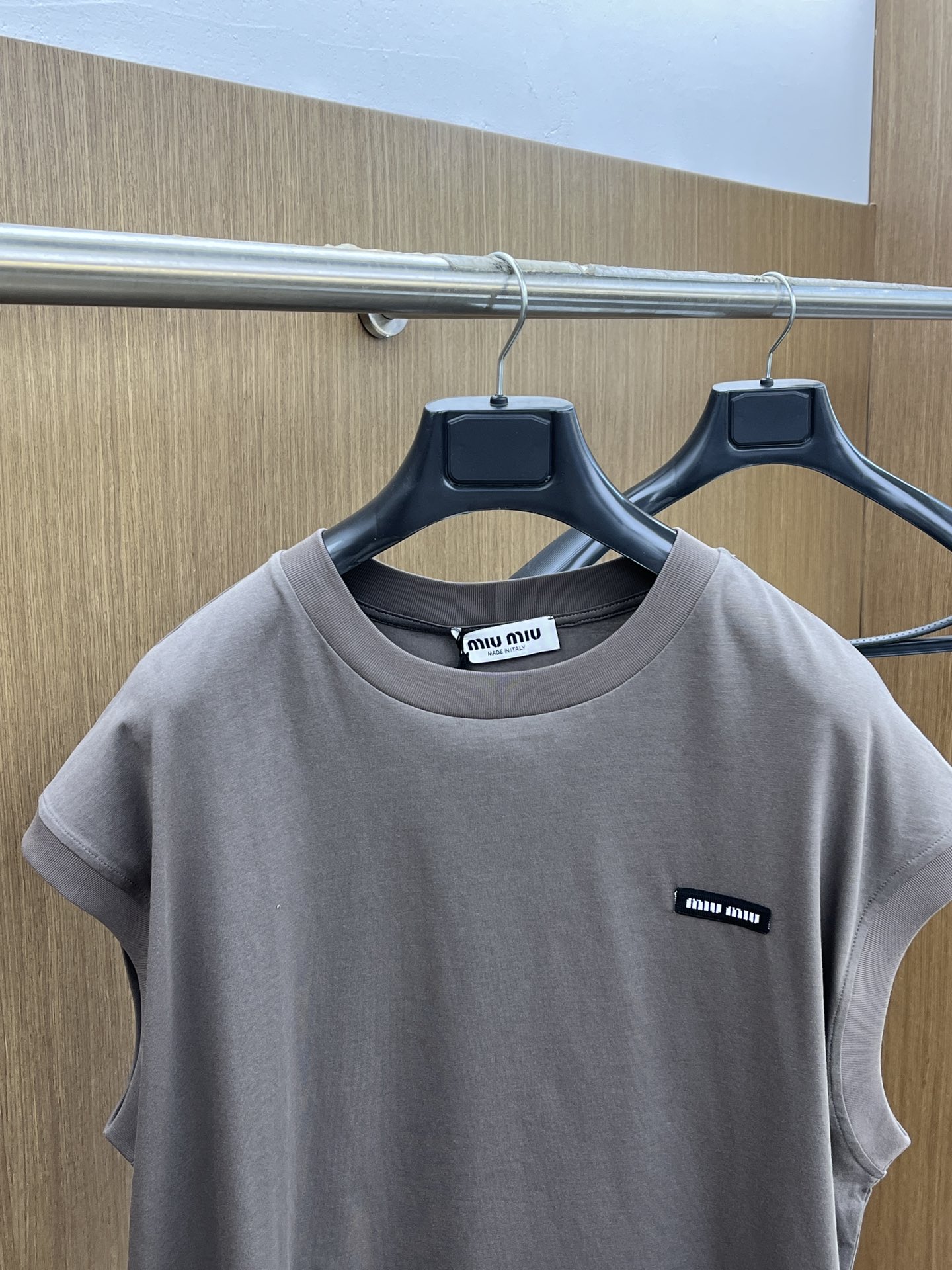 Miu Miu Three-Piece Layered Look T-Shirt Set - Versatile & Trendy 3 i1740682539 6823 2