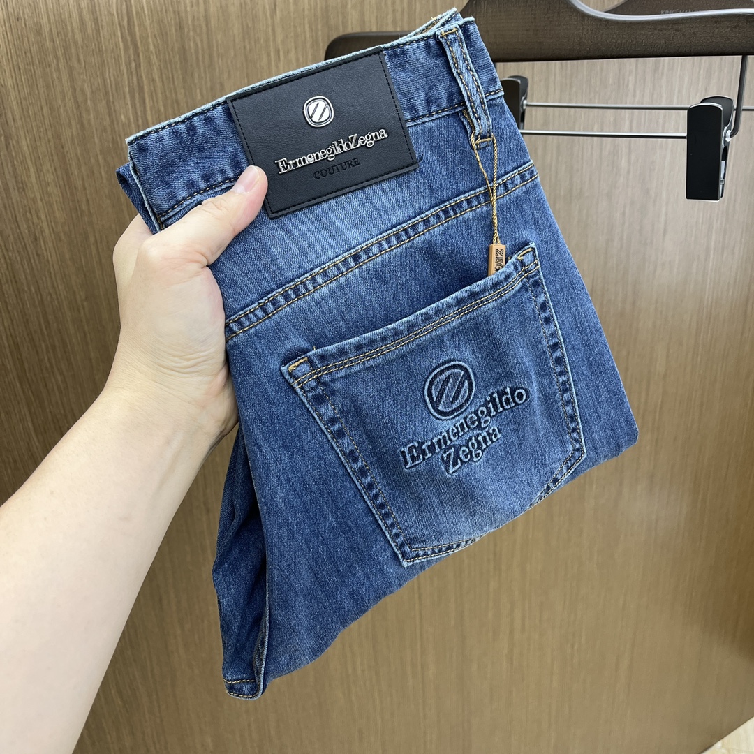 NO:124902,New ZZ high-end customization, 25SS spring and summer latest jeans are available at the counter simultaneously, imported color fixing fabrics, original custom reproduction, customer-supplied hardware and auxiliary materials, original quality, heavy industry washing, fine workmanship and excellent upper body!  Preferred single product produced by fax, number 29-38 without 35.37, jeans, alexander wang19860909新款 ZZ高端定制、25SS春夏最新款牛仔裤 柜台同步发售 进口固色面料 原版定制复刻 客供五金辅料 原单品质 重工洗水 做工走线精细 上身绝佳！优选单品 fax出品 码数29-38无35.37,,jeans,alexander wang,Men's clothing