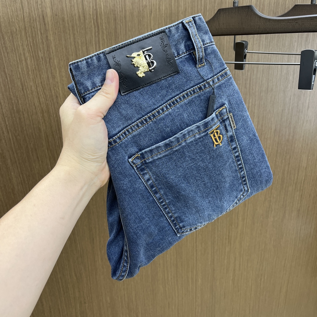 NO:124905,New BBR high-end customization, 25SS spring and summer latest jeans are available at the counter simultaneously, imported color fixing fabrics, original custom reproduction, customer-supplied hardware and auxiliary materials, original quality, heavy industry washing, fine workmanship and excellent upper body!  Preferred single product produced by fax, number 29-38 without 35.37, jeans, alexander wang19860909新款 BBR 高端定制、25SS春夏最新款牛仔裤 柜台同步发售 进口固色面料 原版定制复刻 客供五金辅料 原单品质 重工洗水 做工走线精细 上身绝佳！优选单品 fax出品 码数29-38无35.37,,jeans,alexander wang,Men's clothing