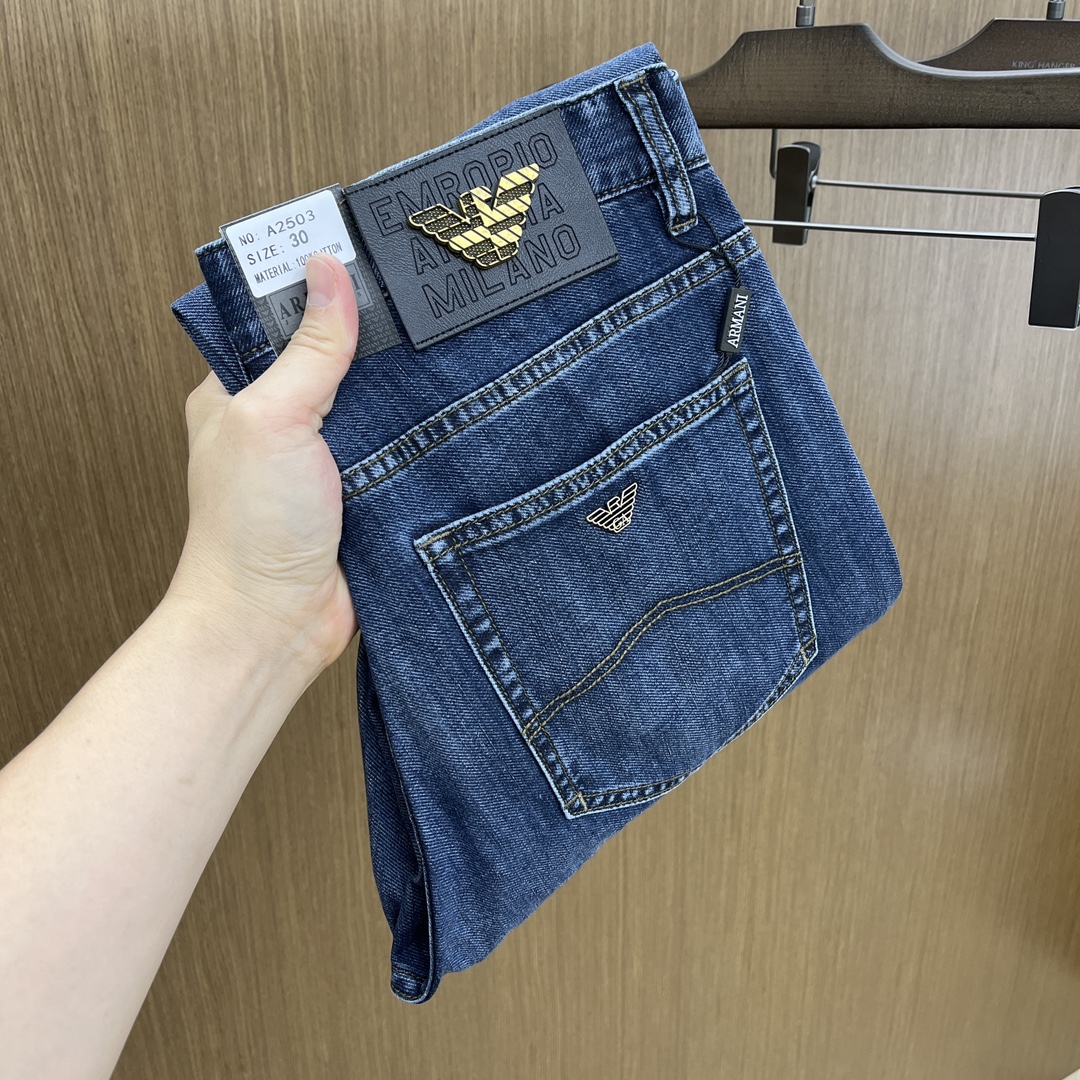 NO:124907,New AJ high-end customization, 25SS spring and summer latest jeans are available at the counter simultaneously, imported color fixing fabrics, original custom reproduction, customer-supplied hardware and auxiliary materials, original quality, heavy industry washing, fine workmanship and excellent upper body!  Preferred single product produced by fax, number 29-38 without 35.37, jeans, alexander wang19860909新款 AJ高端定制、25SS春夏最新款牛仔裤 柜台同步发售 进口固色面料 原版定制复刻 客供五金辅料 原单品质 重工洗水 做工走线精细 上身绝佳！优选单品 fax出品 码数29-38无35.37,,jeans,alexander wang,Men's clothing