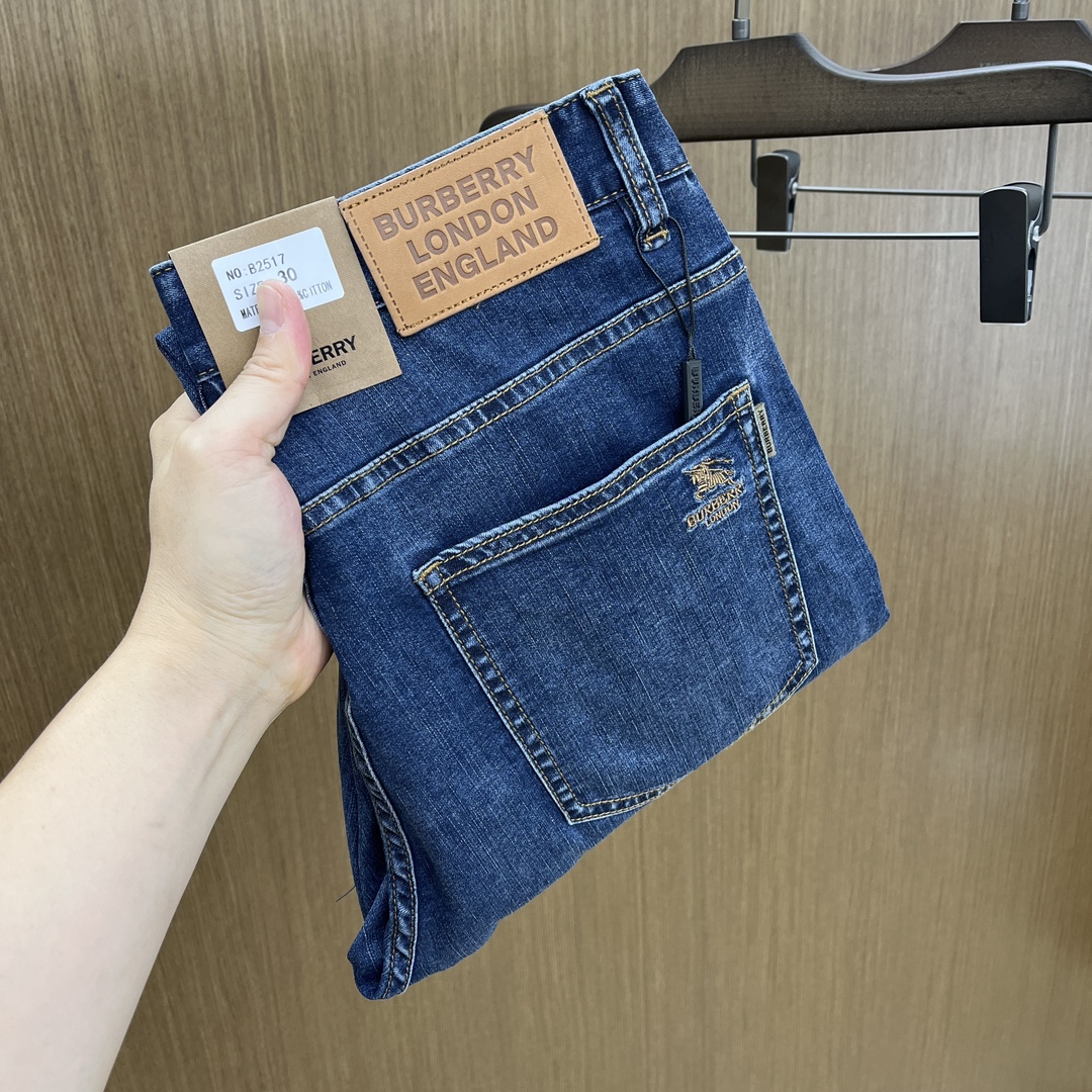 NO:124909,New BBR high-end customization, 25SS spring and summer latest jeans are available at the counter simultaneously, imported color fixing fabrics, original custom reproduction, customer-supplied hardware and auxiliary materials, original quality, heavy industry washing, fine workmanship and excellent upper body!  Preferred single product produced by fax, number 29-38 without 35.37, jeans, alexander wang19860909新款 BBR 高端定制、25SS春夏最新款牛仔裤 柜台同步发售 进口固色面料 原版定制复刻 客供五金辅料 原单品质 重工洗水 做工走线精细 上身绝佳！优选单品 fax出品 码数29-38无35.37,,jeans,alexander wang,Men's clothing