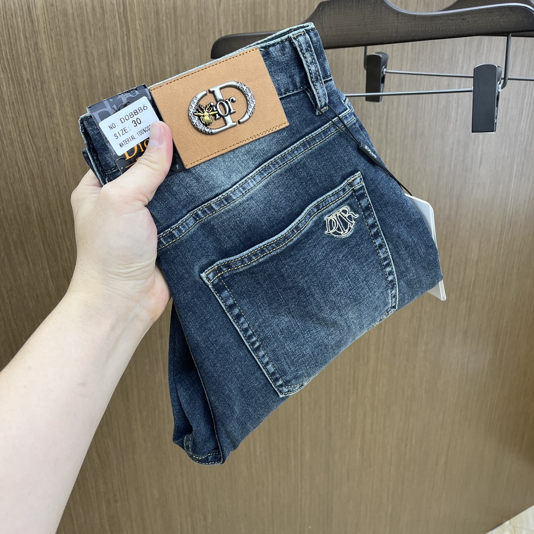 NO:124913,New CD high-end customization, 25SS spring and summer latest jeans are available at the counter simultaneously, imported color fixing fabrics, original custom reproduction, customer-supplied hardware and auxiliary materials, original quality, heavy industry washing, fine workmanship and excellent upper body!  Preferred single product produced by fax, number 29-38 without 35.37, jeans, alexander wang19860909新款 CD高端定制、25SS春夏最新款牛仔裤 柜台同步发售 进口固色面料 原版定制复刻 客供五金辅料 原单品质 重工洗水 做工走线精细 上身绝佳！优选单品 fax出品 码数29-38无35.37,,jeans,alexander wang,Men's clothing