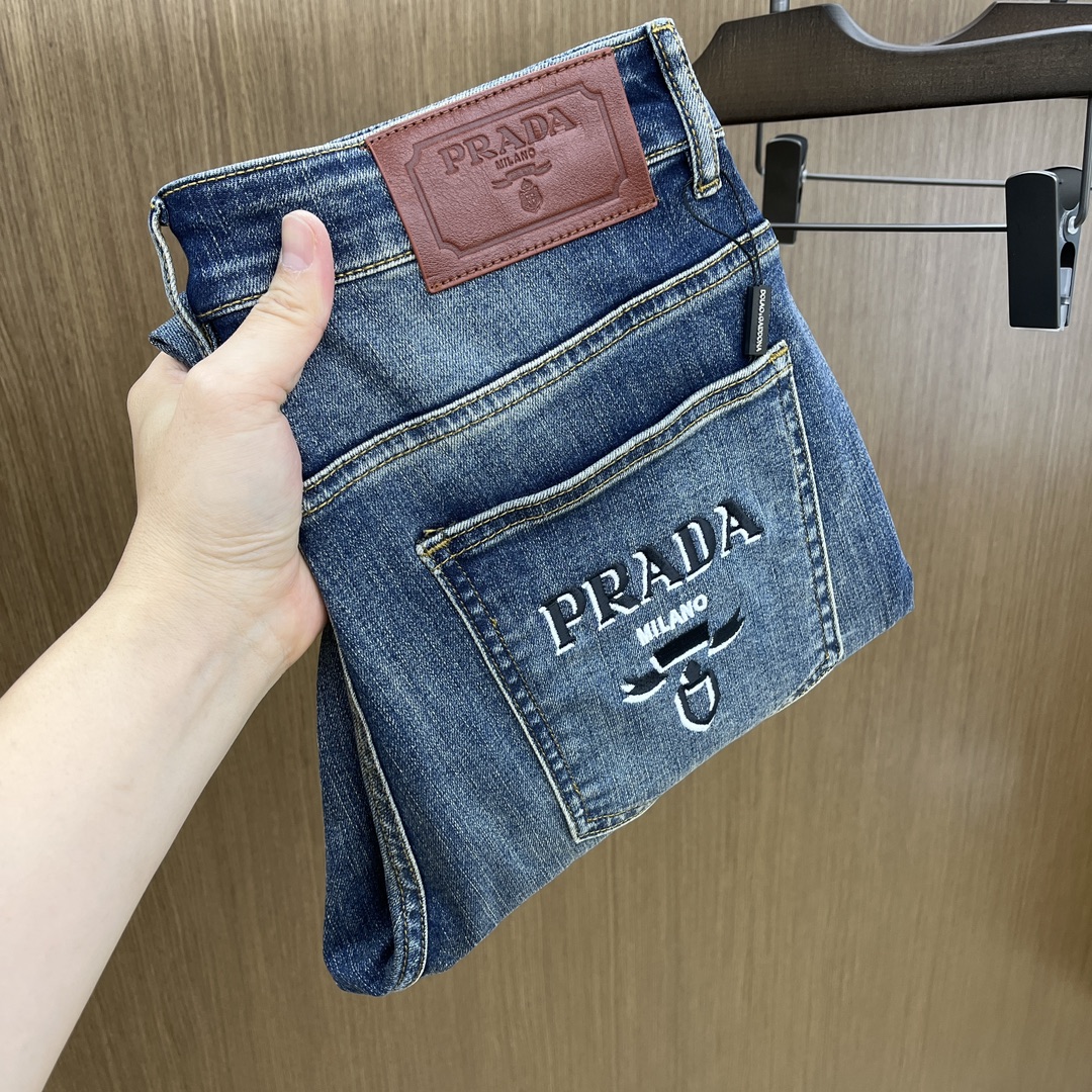 NO:125771,PD high-end customization 25ss spring and summer new style, men's small straight-leg original single jeans, autumn and winter new styles are super soft, elastic fabrics, complex handicrafts, any washing step lasts for a few seconds and will become completely different color effects, so it is more precious, especially long-lasting and taste-resistant... Choose the best tannin elastic texture, genuine leather leather cards, high-quality metal accessories... to create a unique and original jeans style!  Original hardware accessories, super positive style, comfortable and breathable, extremely high grade, XD counter quality, full of handsome upper body. Number of codes 29-38 No 35 37,,jeans,alexander wang19860909PD高端定制 25ss春夏新款 男士小直筒原单 牛仔裤 秋冬新款超柔软,弹力面料,复杂的手工艺叠加,任何一个洗水环节多停留几秒都会变成完全不一样的颜色效果,所以越加珍贵,特别持久、耐味…… 选用上乘的丹宁弹力质感,真皮皮牌、高定的金属辅料……打造出独特及原创的牛仔裤款型！原版五金辅料,版型超正,舒适透气,档次极高,XD专柜品质,上身帅气十足. 码数29-38 无35 37,,jeans,alexander wang,Men's clothing