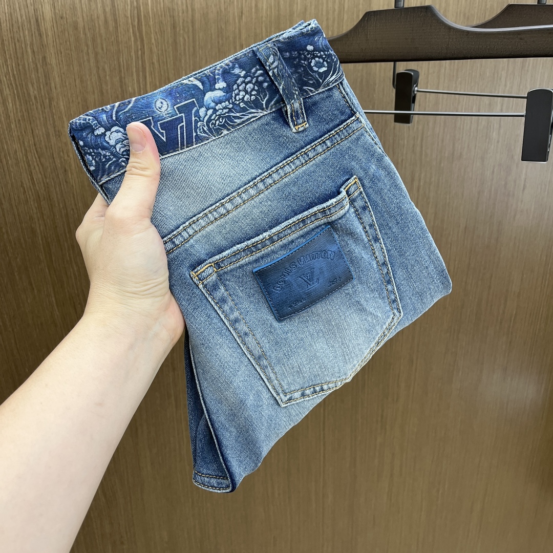 NO:126323,LV is available for exclusive sale. The 25SS early spring super-burning and explosive street series is the most exclusive and grandly launched. Original custom high-end quality fabric, slim fit and tailoring, fabric with elasticity, micro-slim, LZ is super comfortable on the upper body, a must-have item for spring and summer!  Buying one is definitely the most beautiful boy on every street haha!  Counter size 28-38 No 37, louis vuitton,jeans,alexander wang19860909LV 高端独家发售 25SS早春款超燃炸街系列之最牛仔裤 独家隆重推出 原版定制高端品质面料 版型修身剪裁 面料带弹力 微弹之 LZ上身舒适度超高 25春夏必爆单品！买一条绝对是每条街最靓的仔哈哈！专柜尺码28-38无37,,louis vuitton,jeans,alexander wang,Men's clothing